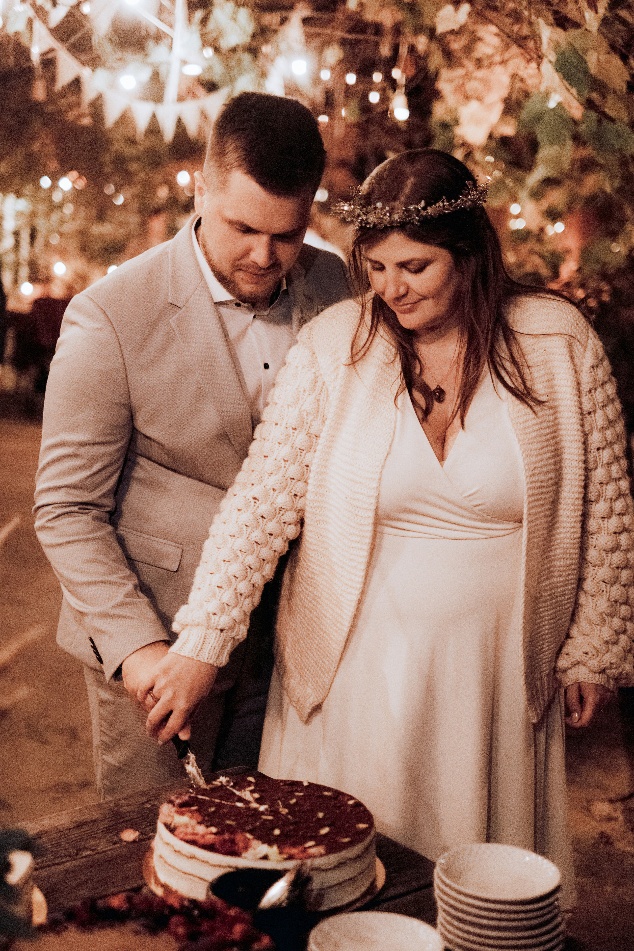 Kāzu foto stāsts Valmierā - Viesu nams Siltumnīca | Madara un Gvido. Kāzu × Ģimenes notikumu fotografs Edgars Kalniņš