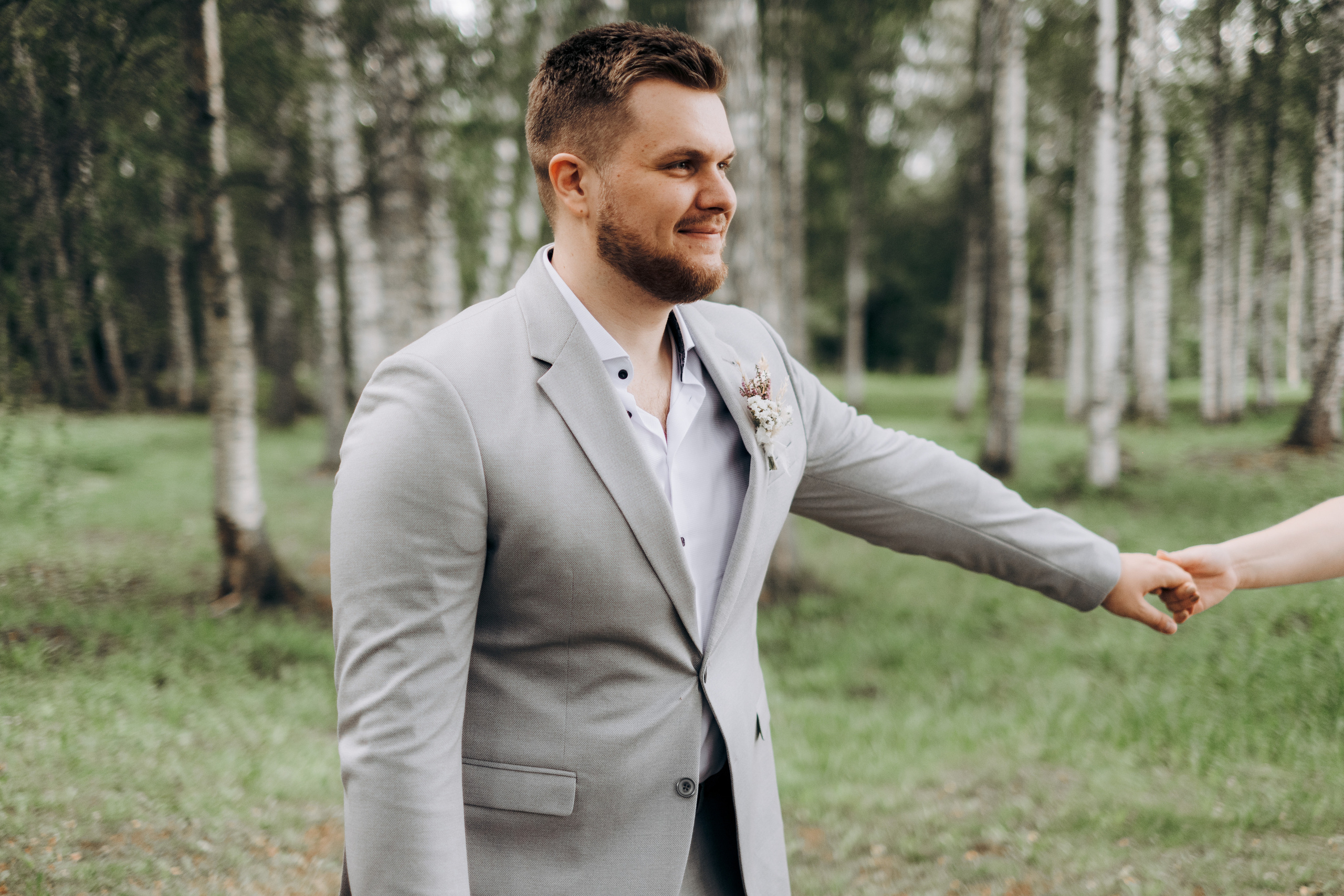 Kāzu foto stāsts Valmierā - Viesu nams Siltumnīca | Madara un Gvido. Kāzu × Ģimenes notikumu fotografs Edgars Kalniņš