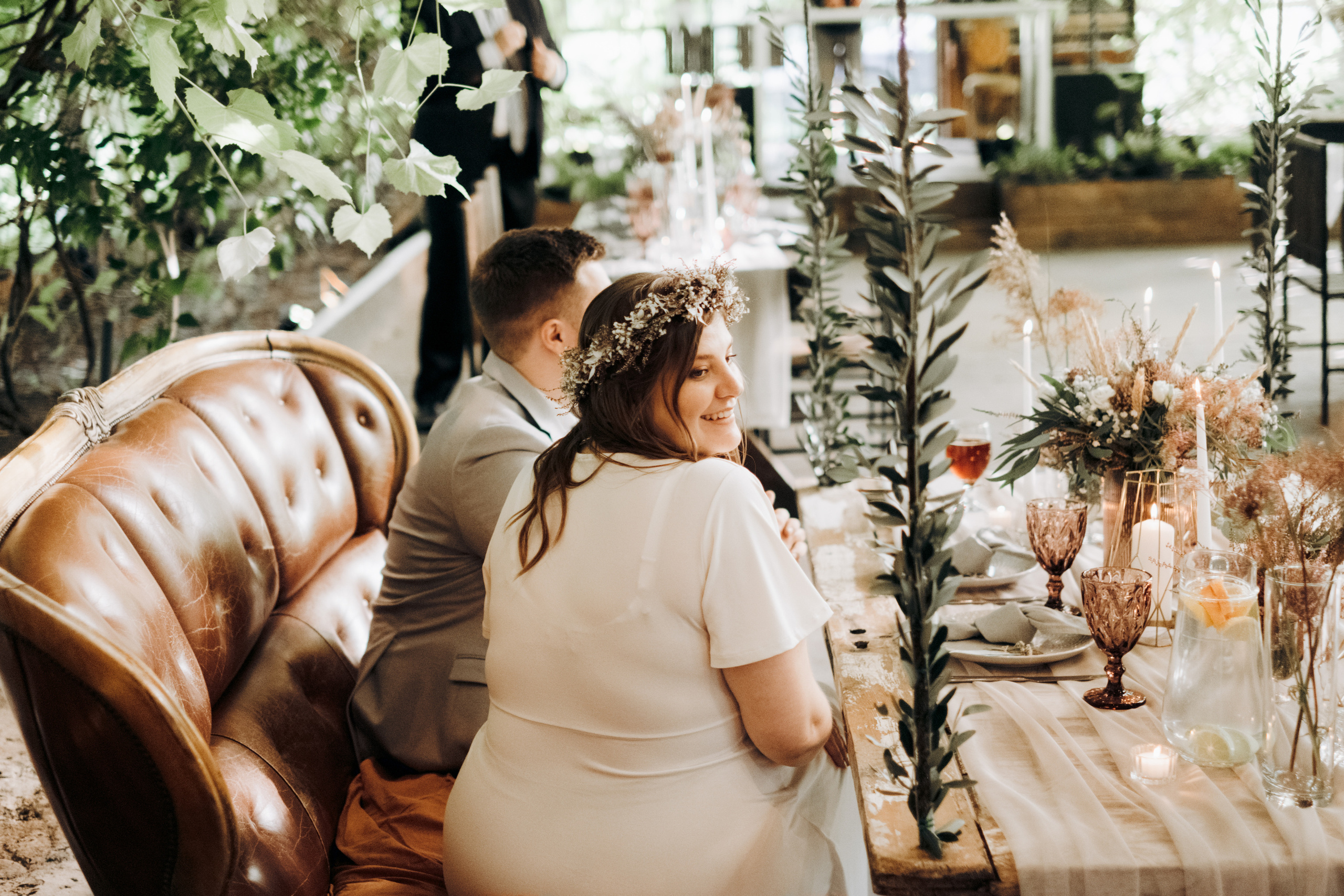 Kāzu foto stāsts Valmierā - Viesu nams Siltumnīca | Madara un Gvido. Kāzu × Ģimenes notikumu fotografs Edgars Kalniņš