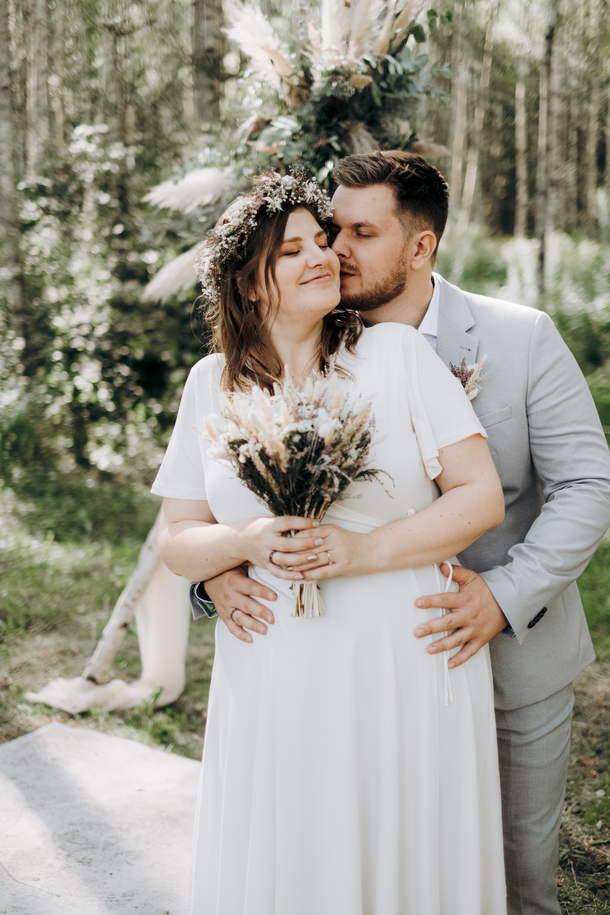 Kāzu foto stāsts Valmierā - Viesu nams Siltumnīca | Madara un Gvido. Kāzu × Ģimenes notikumu fotografs Edgars Kalniņš