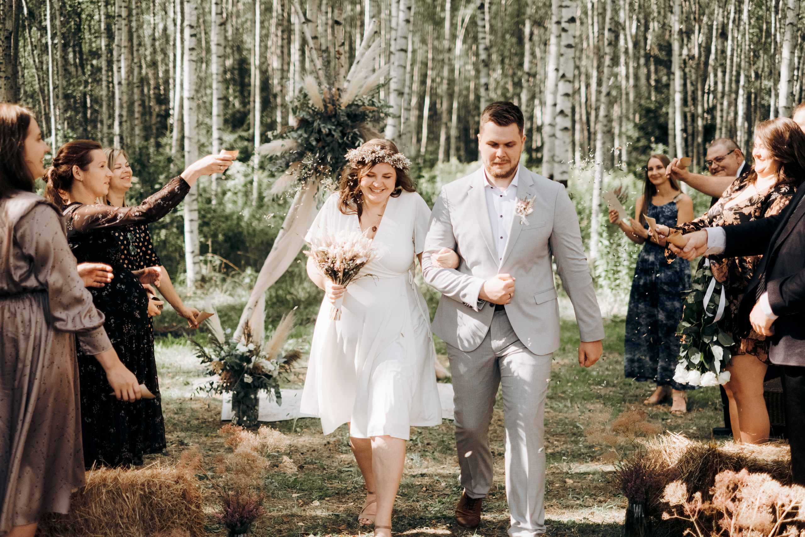 Kāzu foto stāsts Valmierā - Viesu nams Siltumnīca | Madara un Gvido. Kāzu × Ģimenes notikumu fotografs Edgars Kalniņš
