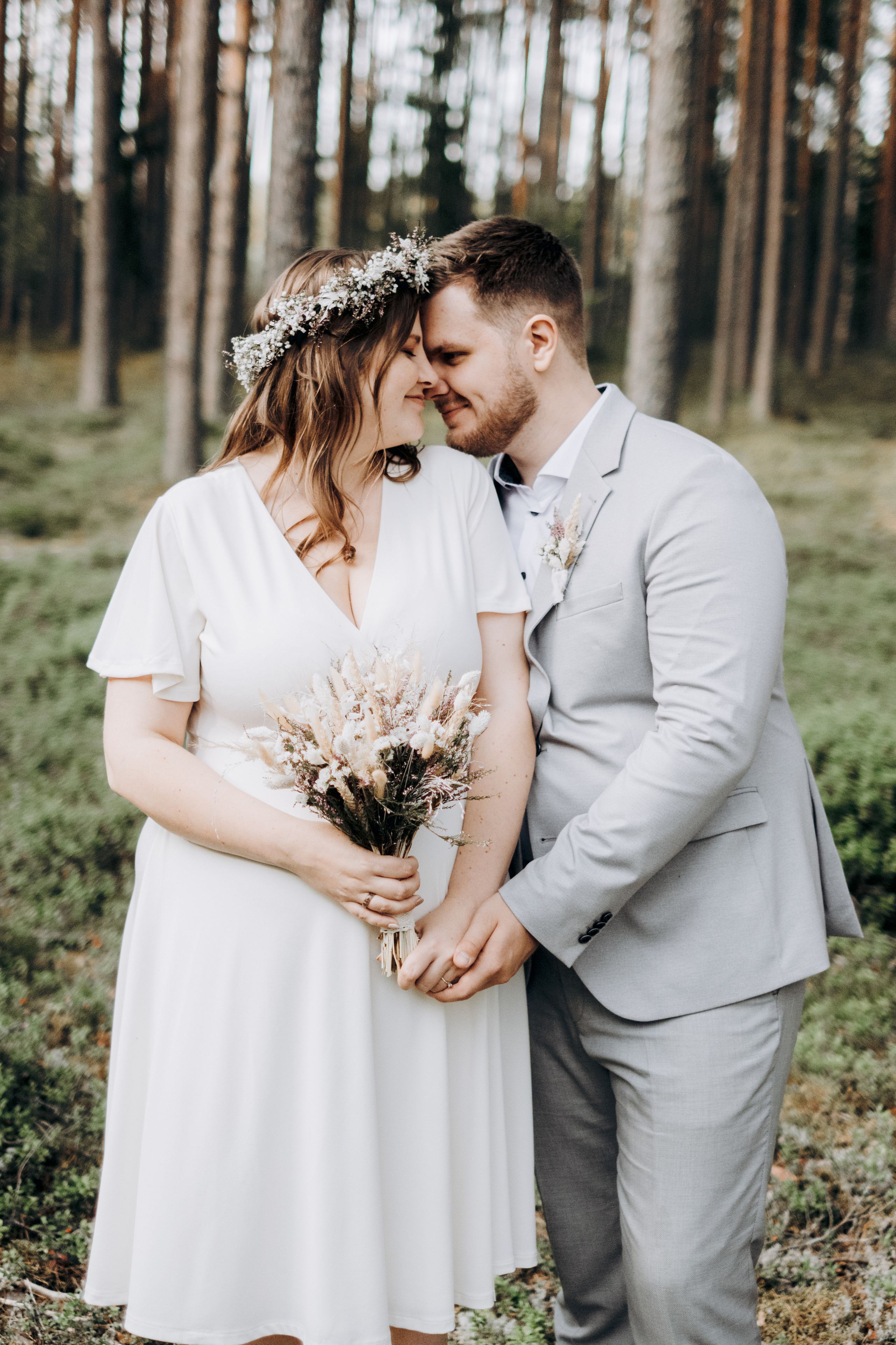 Kāzu foto stāsts Valmierā - Viesu nams Siltumnīca | Madara un Gvido. Kāzu × Ģimenes notikumu fotografs Edgars Kalniņš