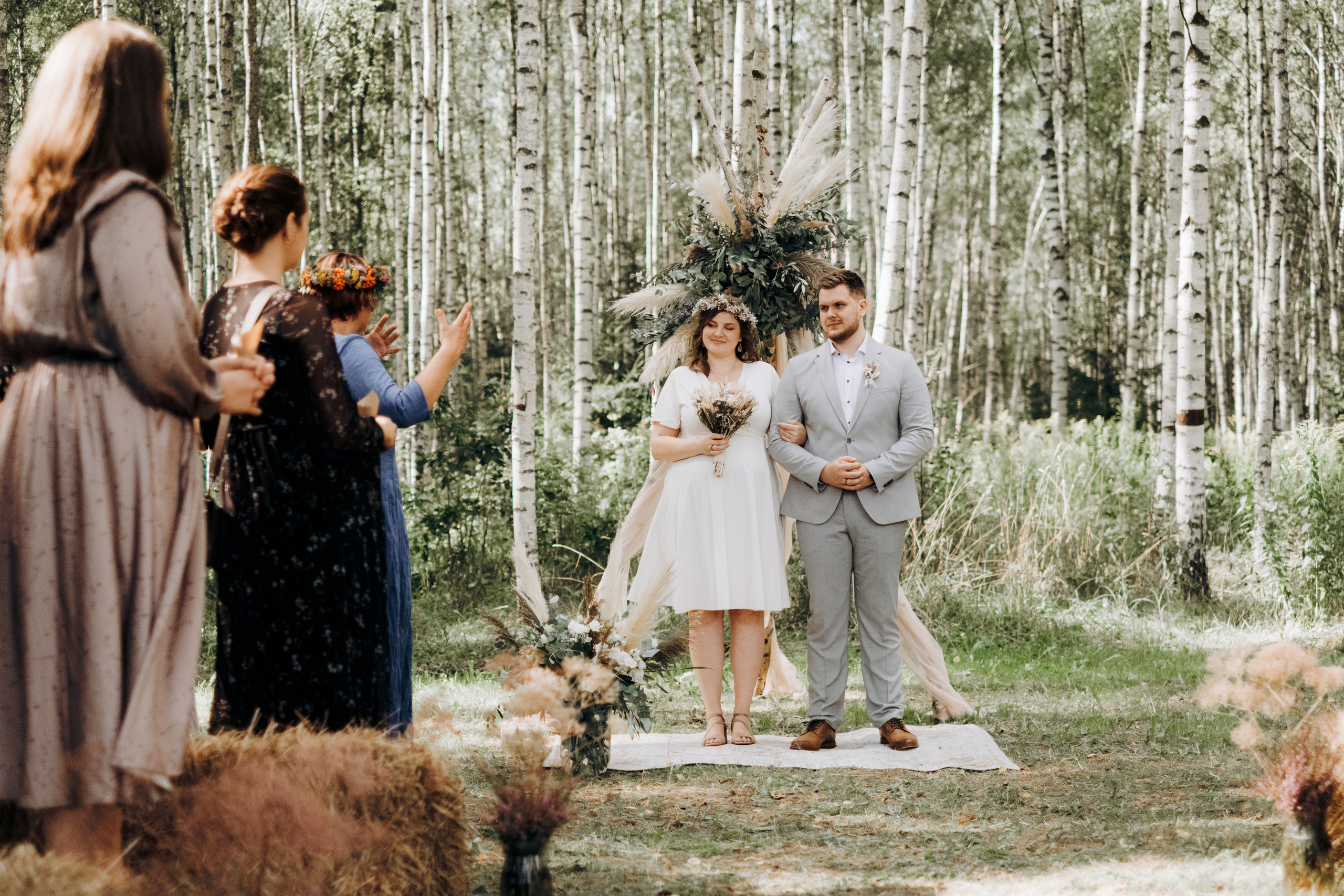 Kāzu foto stāsts Valmierā - Viesu nams Siltumnīca | Madara un Gvido. Kāzu × Ģimenes notikumu fotografs Edgars Kalniņš
