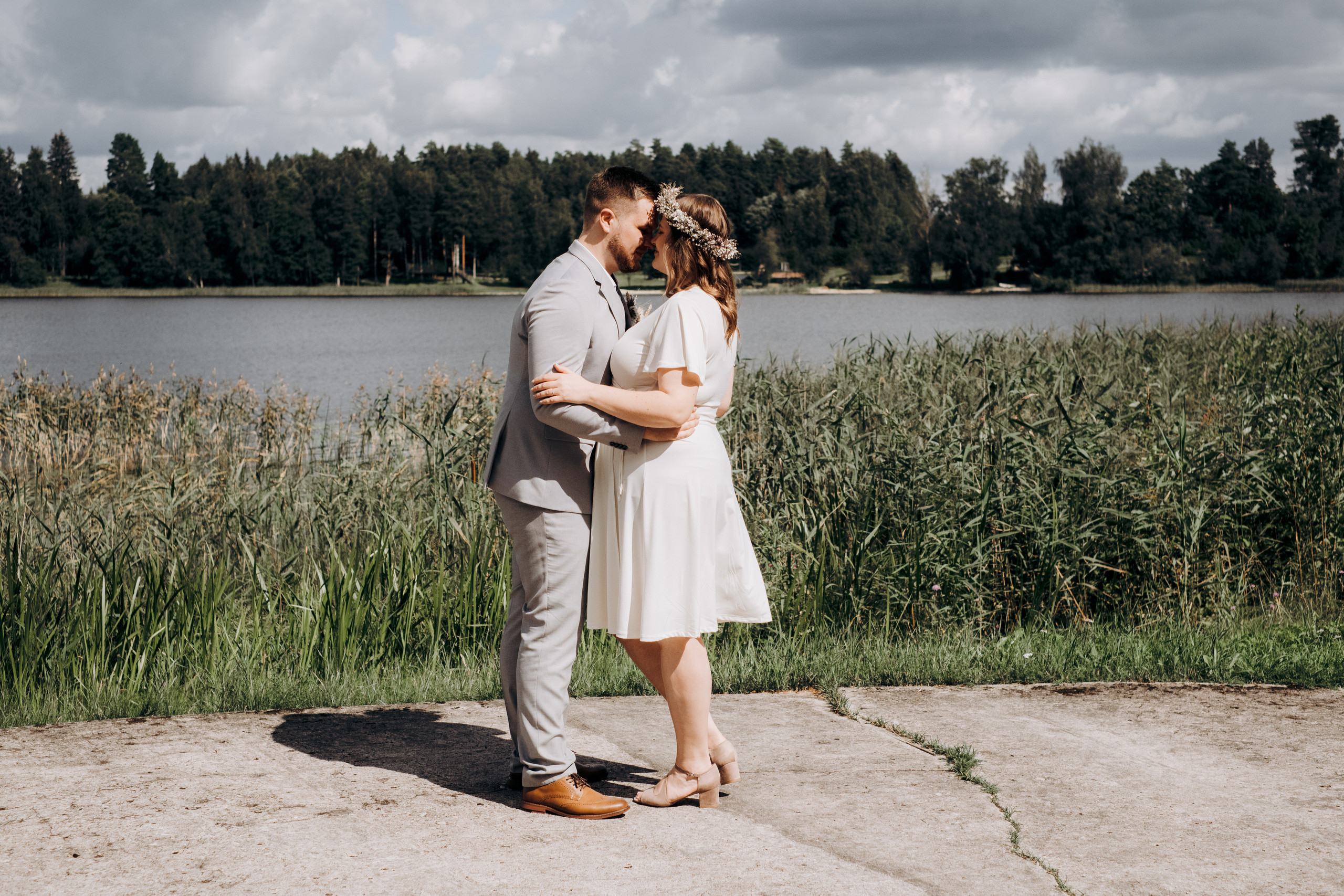 Kāzu foto stāsts Valmierā - Viesu nams Siltumnīca | Madara un Gvido. Kāzu × Ģimenes notikumu fotografs Edgars Kalniņš
