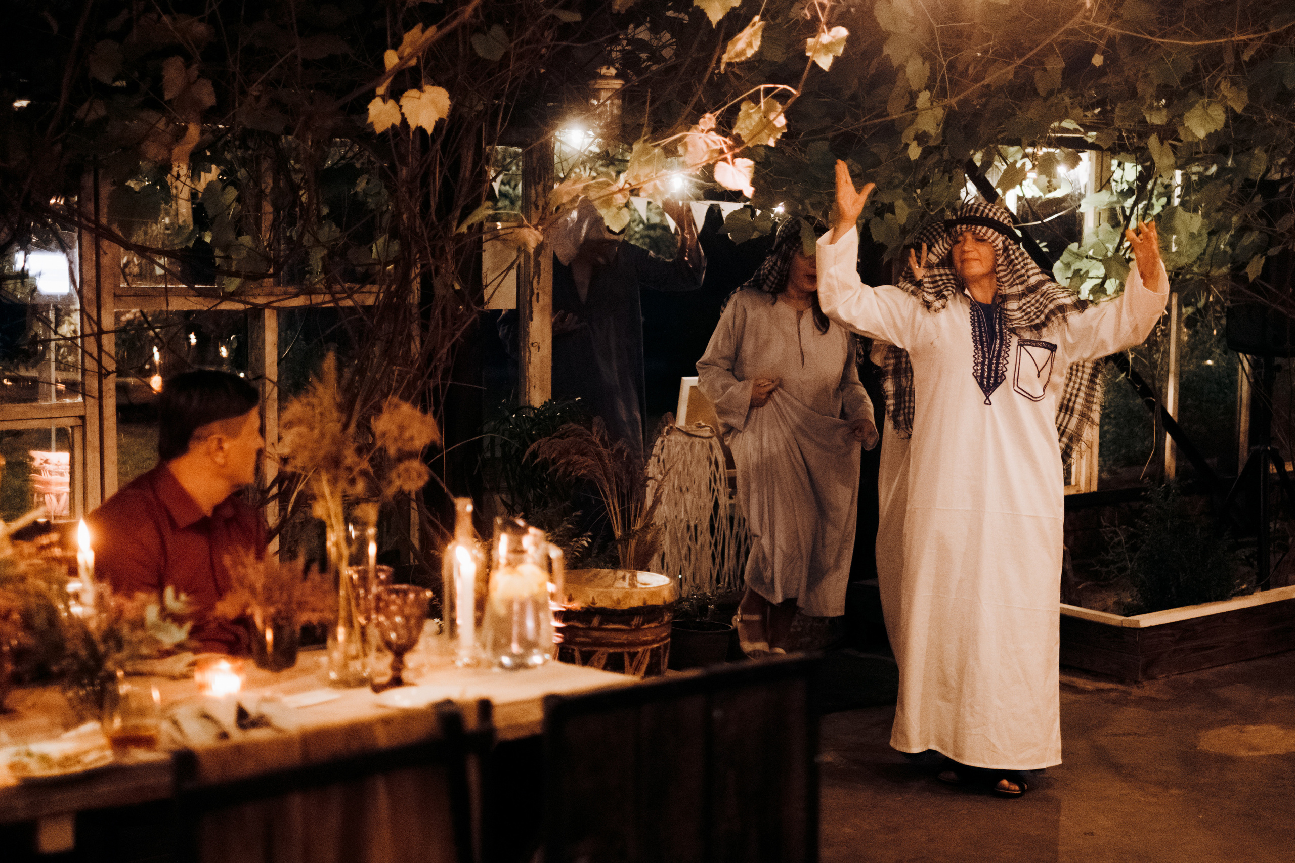 Kāzu foto stāsts Valmierā - Viesu nams Siltumnīca | Madara un Gvido. Kāzu × Ģimenes notikumu fotografs Edgars Kalniņš