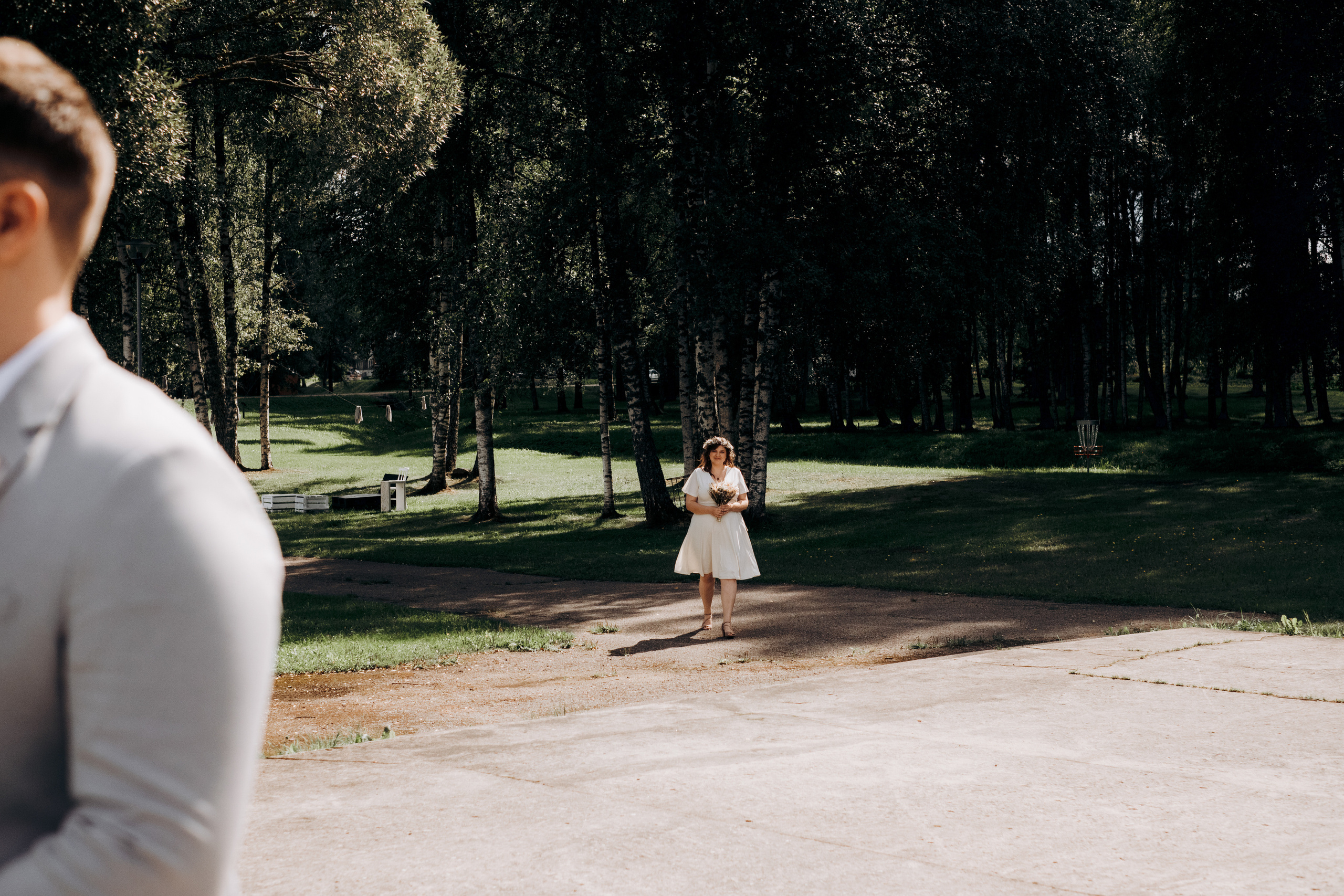 Kāzu foto stāsts Valmierā - Viesu nams Siltumnīca | Madara un Gvido. Kāzu × Ģimenes notikumu fotografs Edgars Kalniņš