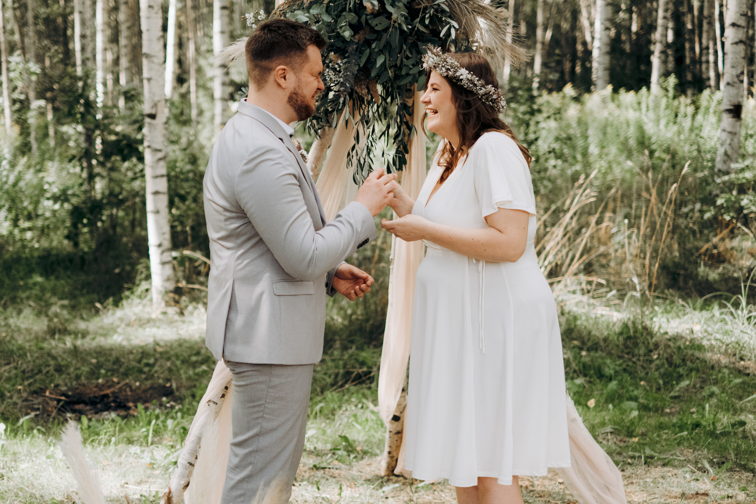 Kāzu foto stāsts Valmierā - Viesu nams Siltumnīca | Madara un Gvido. Kāzu × Ģimenes notikumu fotografs Edgars Kalniņš
