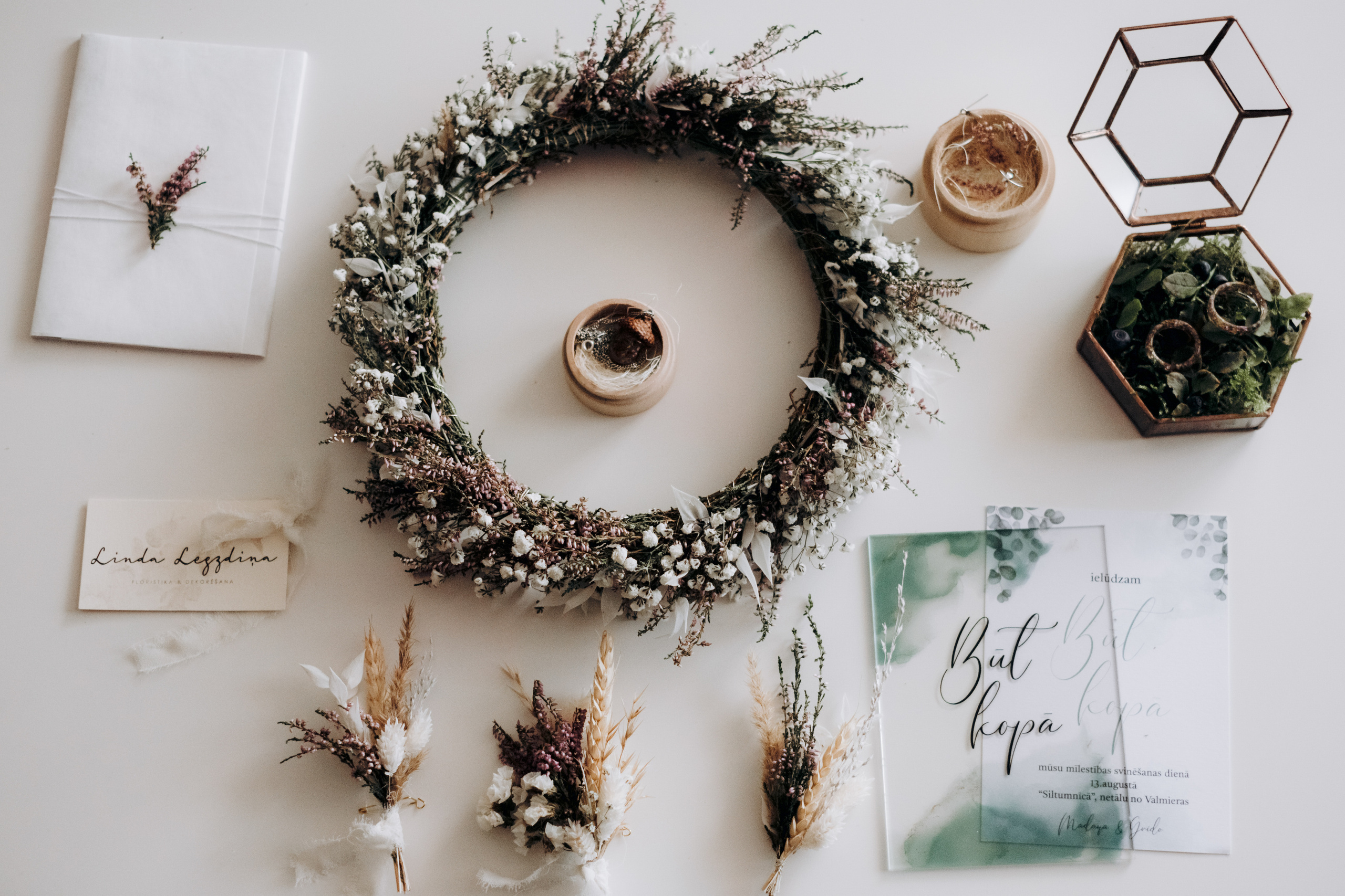 Kāzu foto stāsts Valmierā - Viesu nams Siltumnīca | Madara un Gvido. Kāzu × Ģimenes notikumu fotografs Edgars Kalniņš