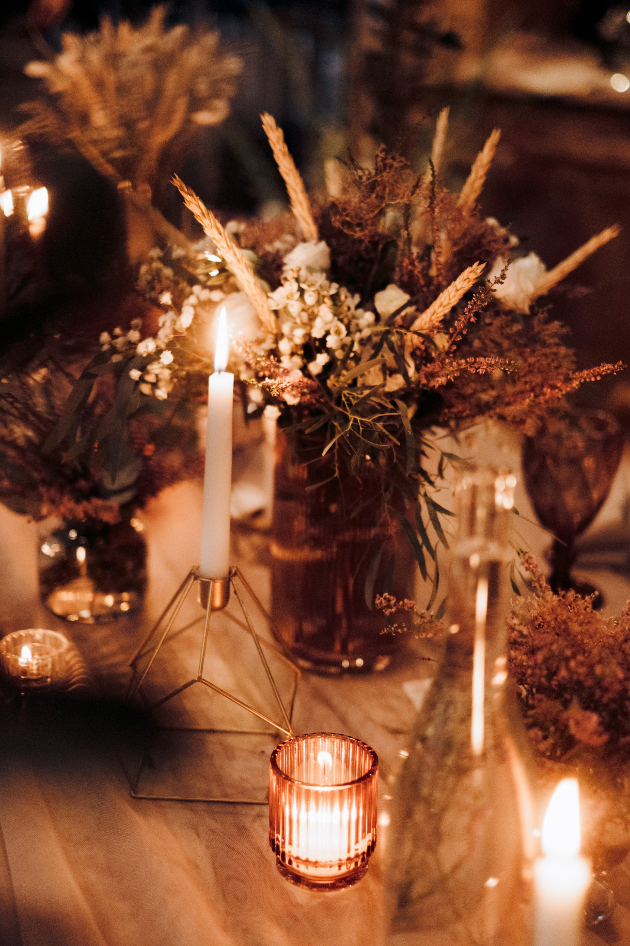 Kāzu foto stāsts Valmierā - Viesu nams Siltumnīca | Madara un Gvido. Kāzu × Ģimenes notikumu fotografs Edgars Kalniņš