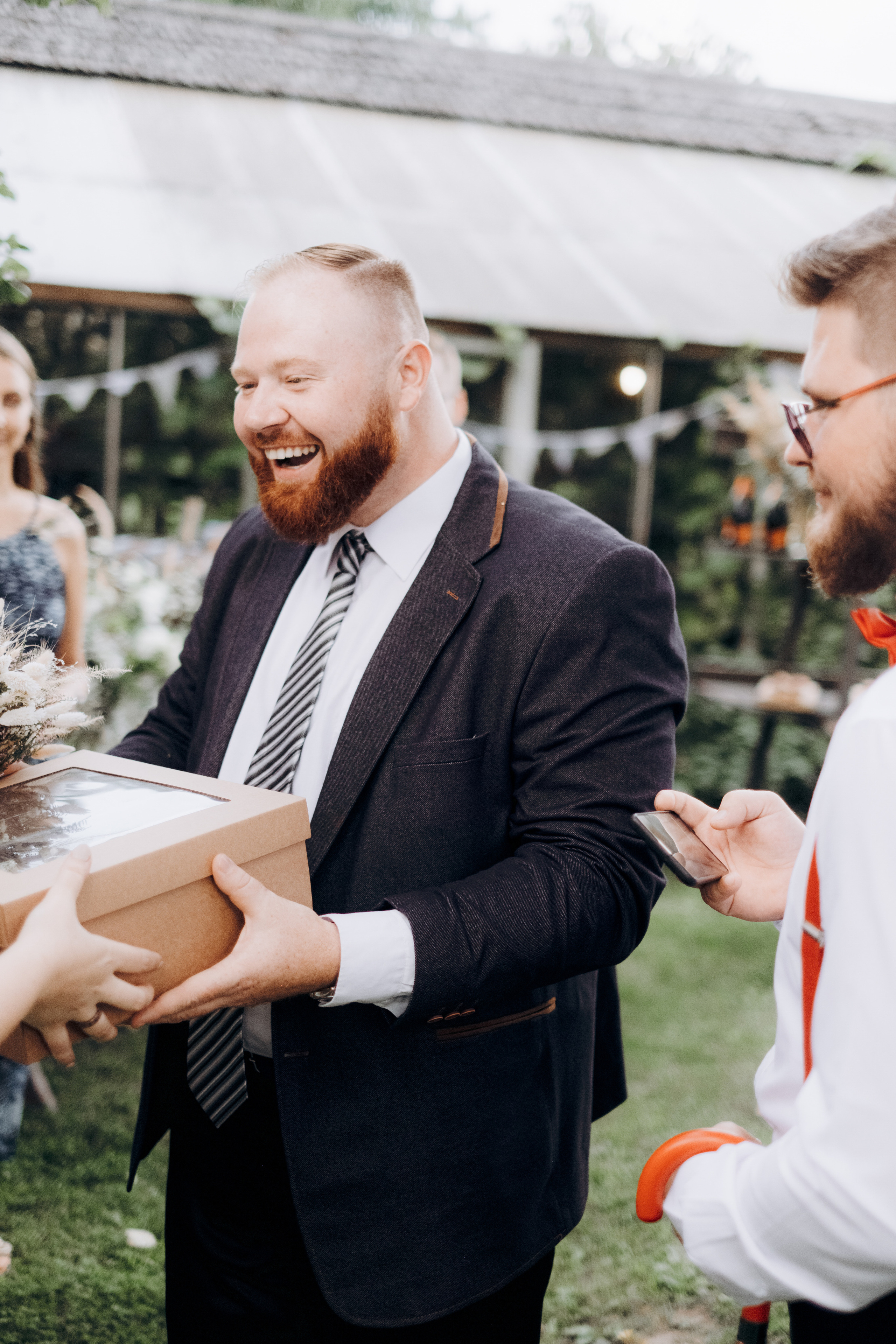 Kāzu foto stāsts Valmierā - Viesu nams Siltumnīca | Madara un Gvido. Kāzu × Ģimenes notikumu fotografs Edgars Kalniņš
