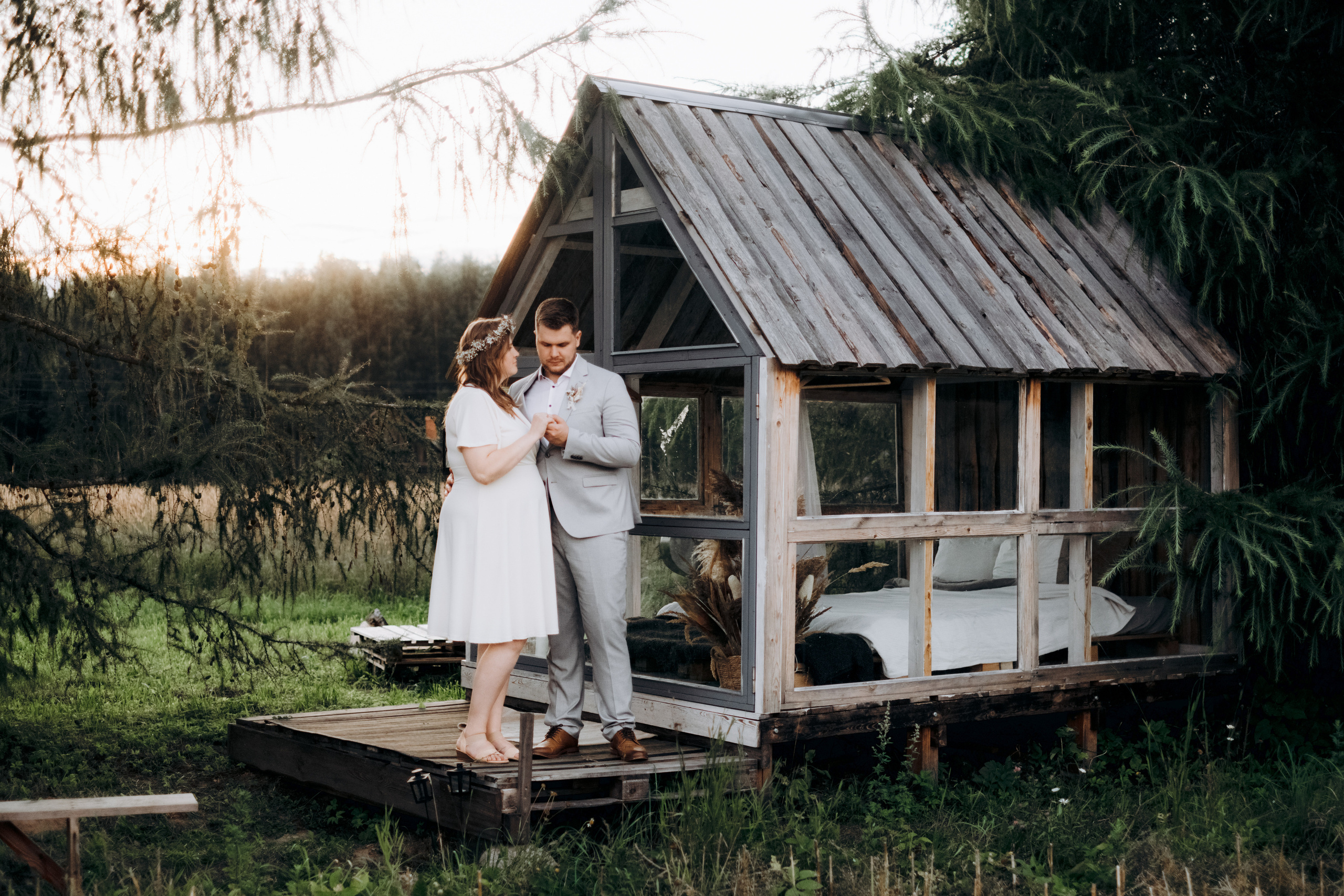 Kāzu foto stāsts Valmierā - Viesu nams Siltumnīca | Madara un Gvido. Kāzu × Ģimenes notikumu fotografs Edgars Kalniņš