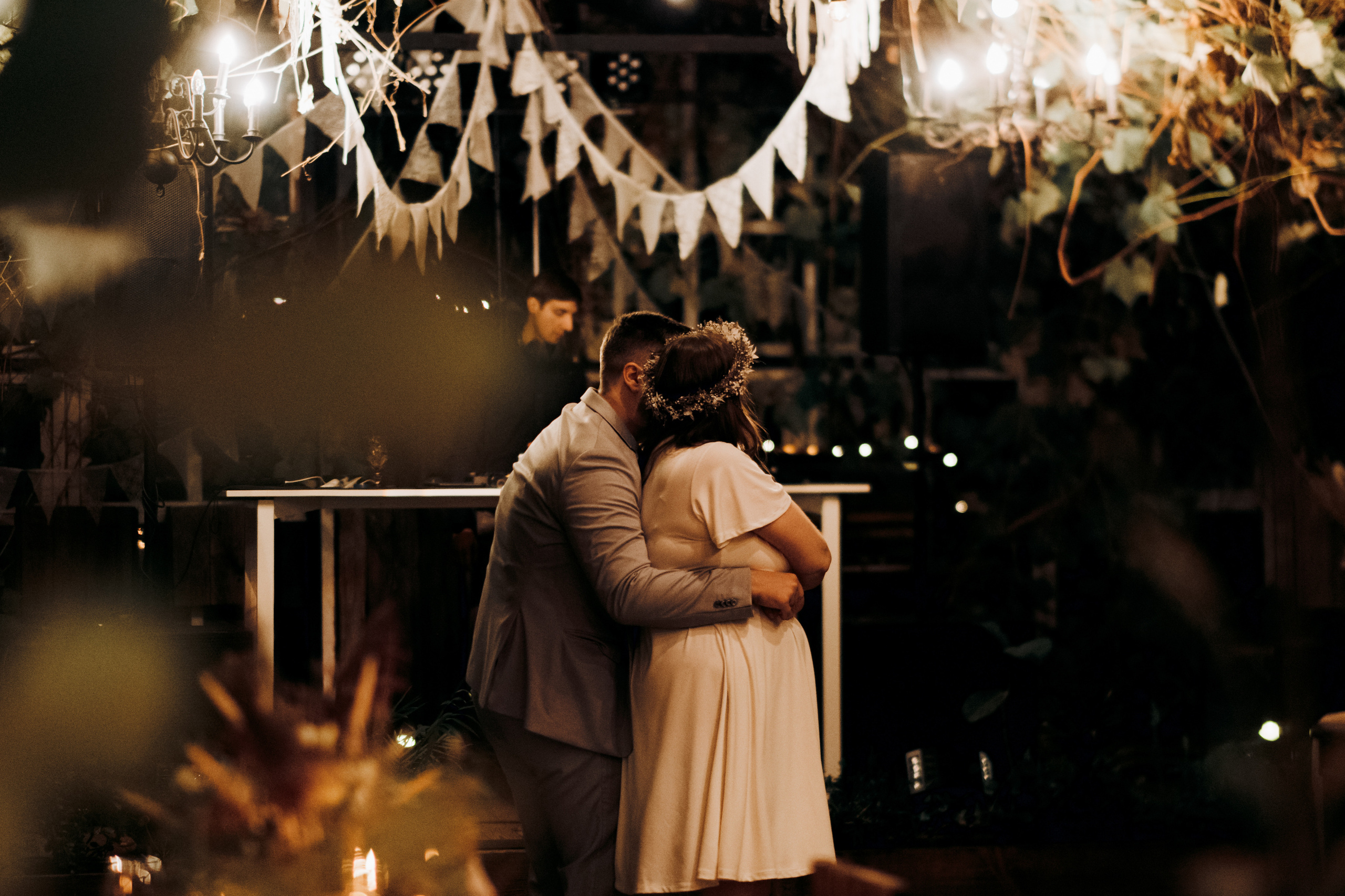 Kāzu foto stāsts Valmierā - Viesu nams Siltumnīca | Madara un Gvido. Kāzu × Ģimenes notikumu fotografs Edgars Kalniņš