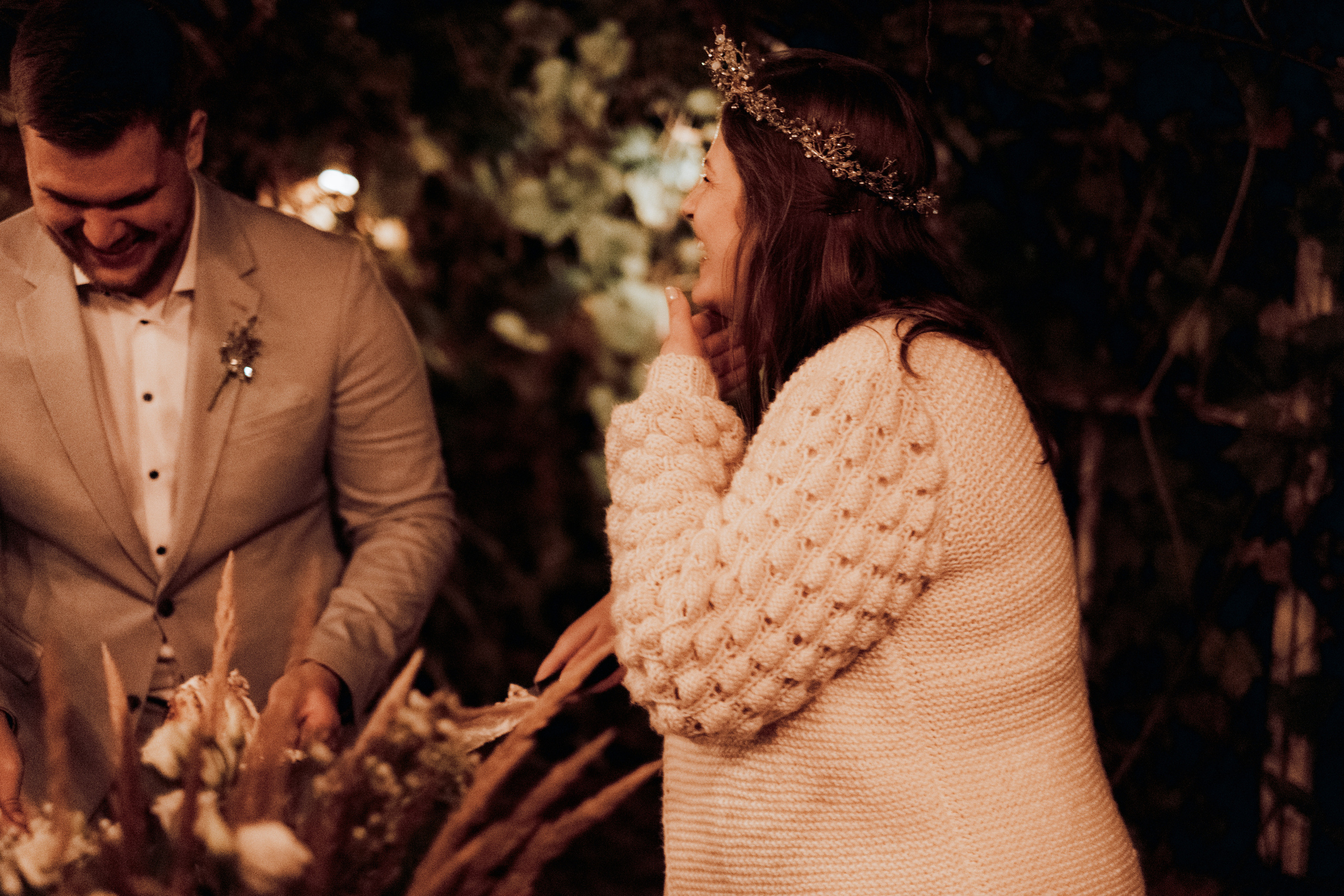 Kāzu foto stāsts Valmierā - Viesu nams Siltumnīca | Madara un Gvido. Kāzu × Ģimenes notikumu fotografs Edgars Kalniņš