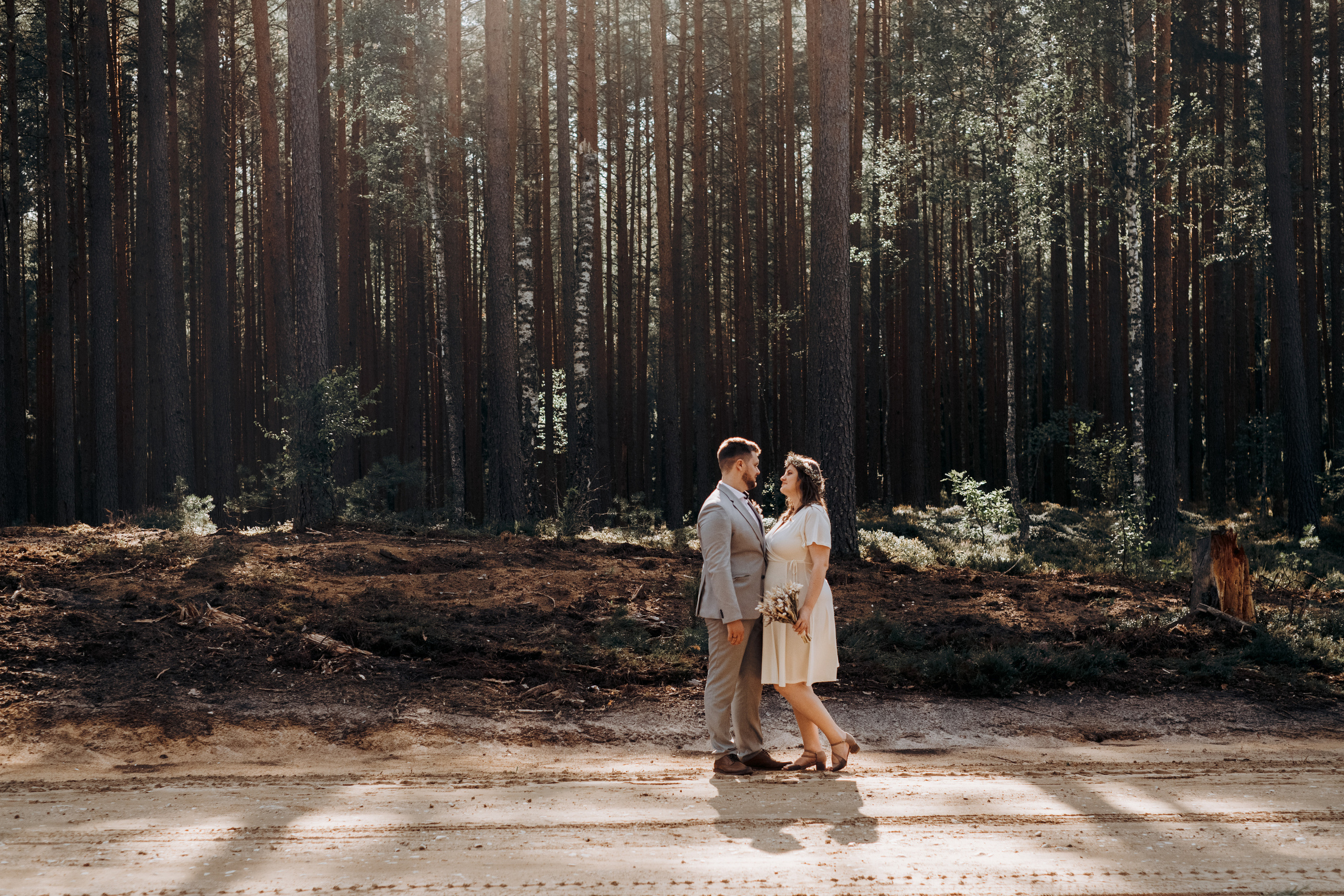Kāzu foto stāsts Valmierā - Viesu nams Siltumnīca | Madara un Gvido. Kāzu × Ģimenes notikumu fotografs Edgars Kalniņš