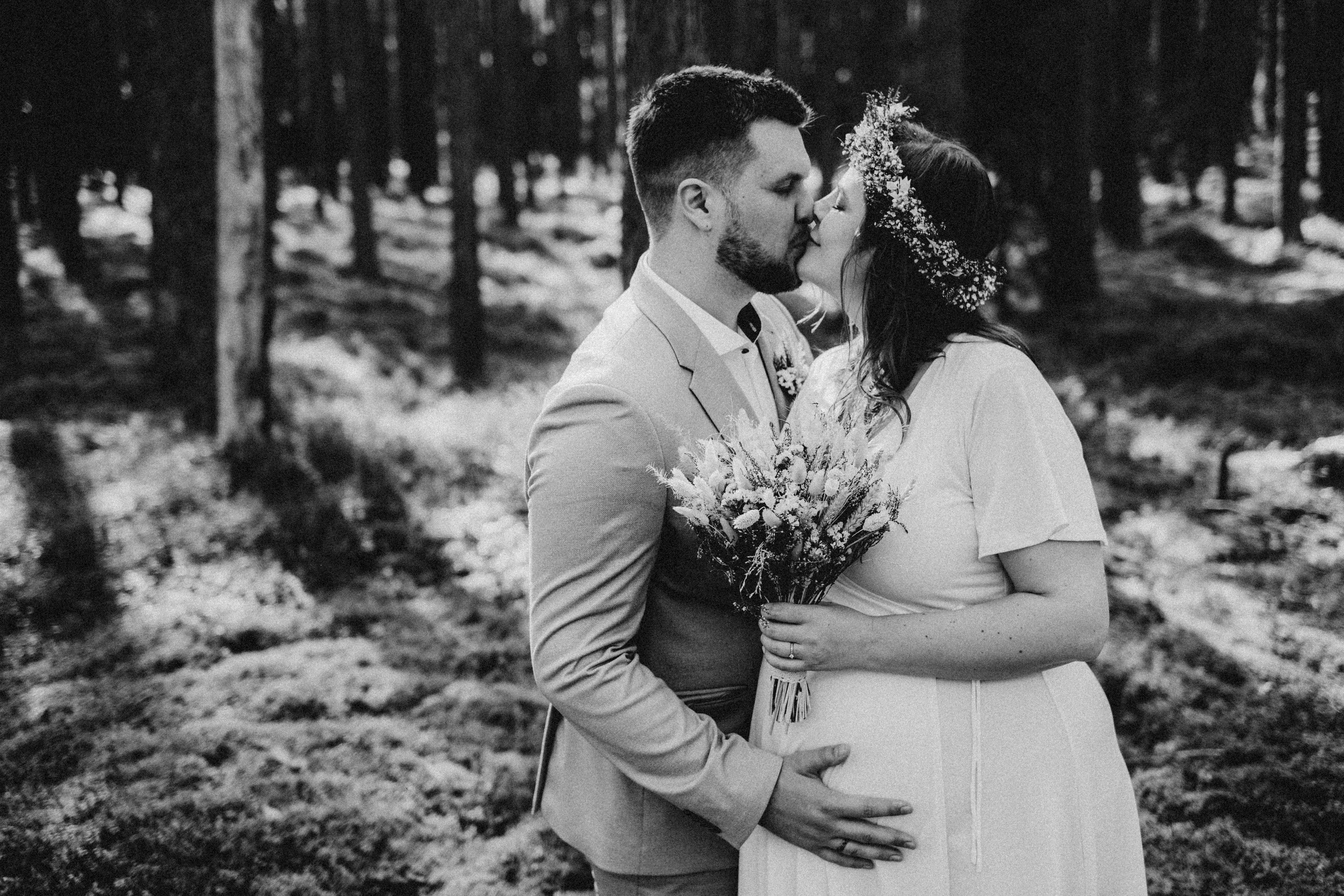 Kāzu foto stāsts Valmierā - Viesu nams Siltumnīca | Madara un Gvido. Kāzu × Ģimenes notikumu fotografs Edgars Kalniņš