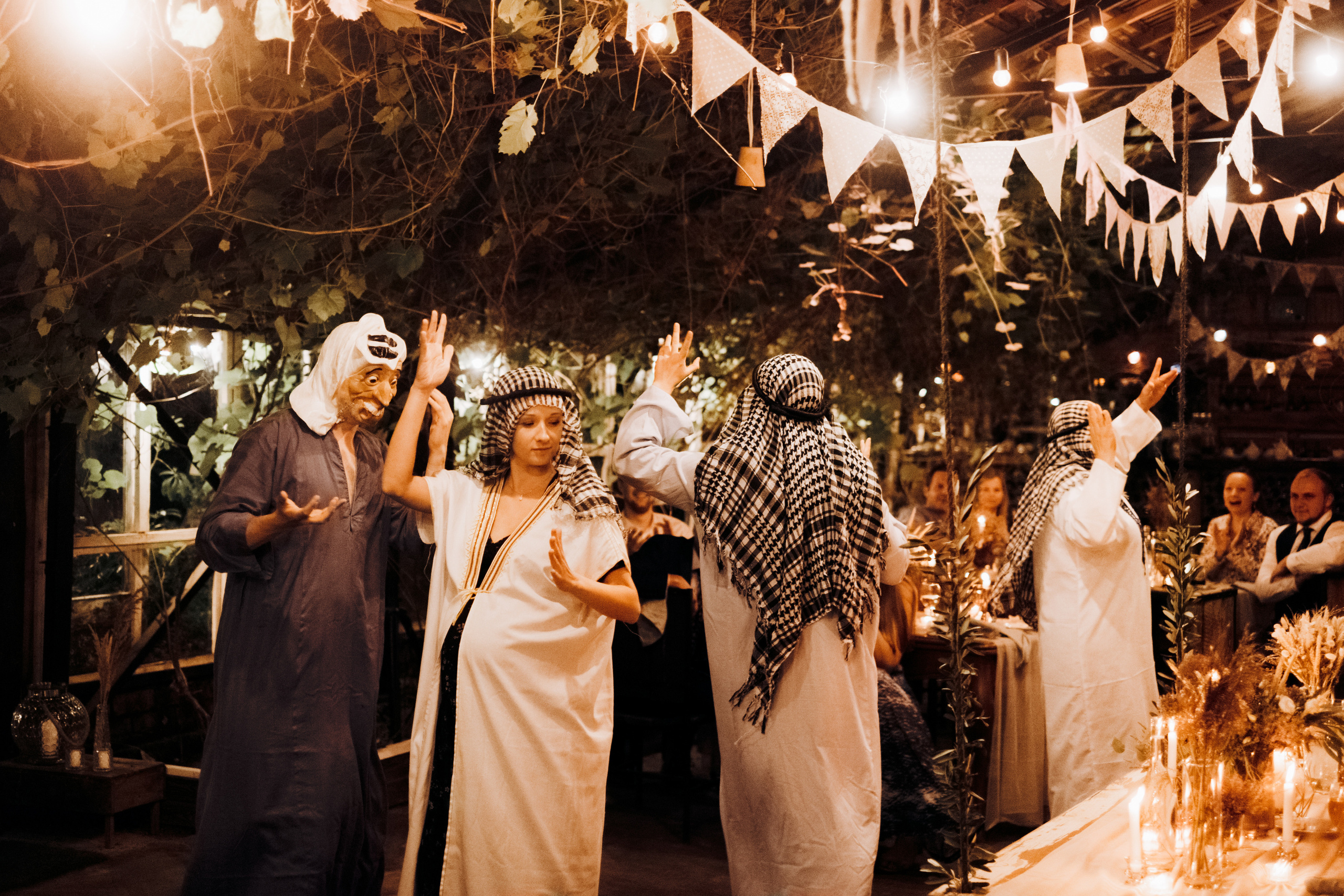 Kāzu foto stāsts Valmierā - Viesu nams Siltumnīca | Madara un Gvido. Kāzu × Ģimenes notikumu fotografs Edgars Kalniņš