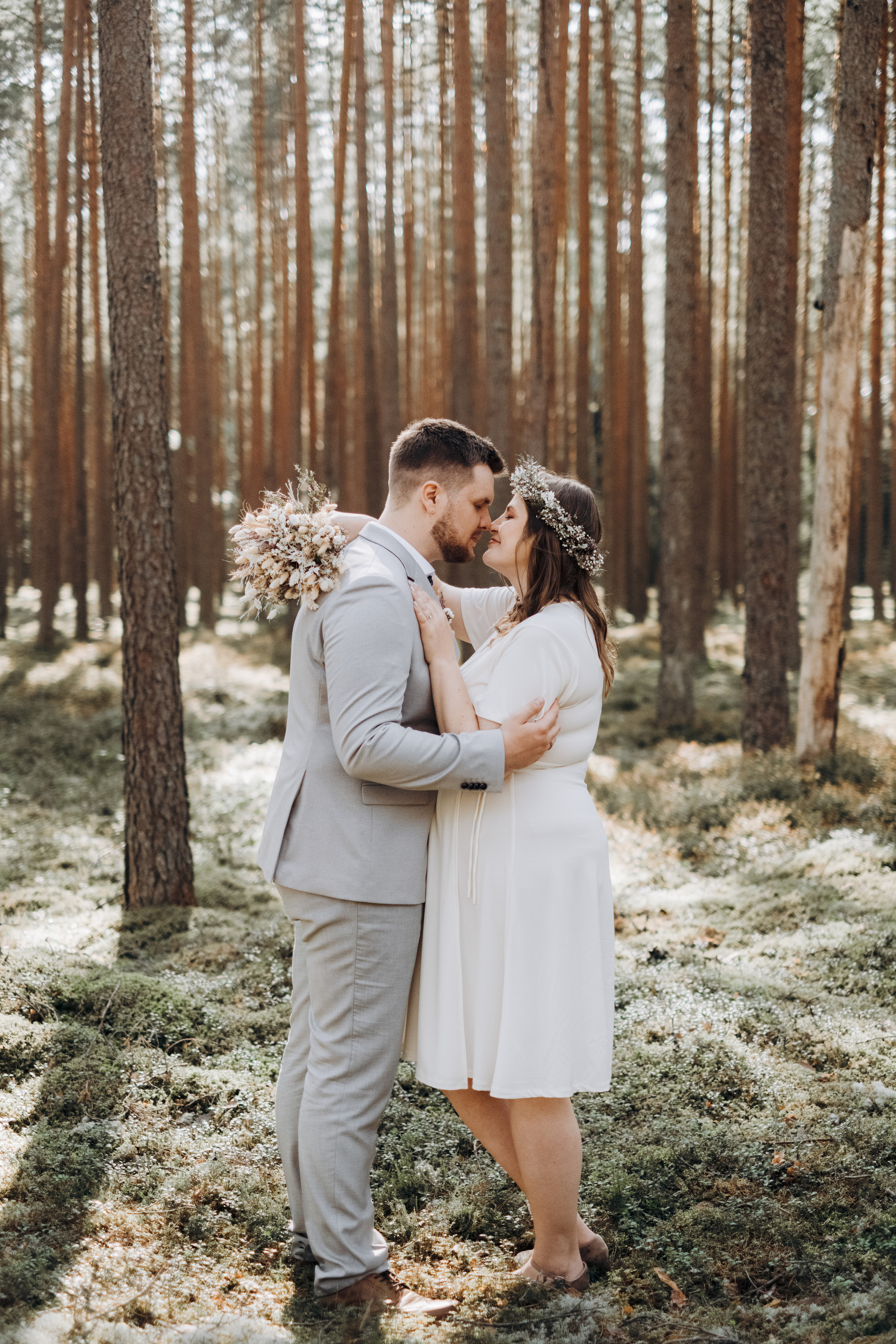 Kāzu foto stāsts Valmierā - Viesu nams Siltumnīca | Madara un Gvido. Kāzu × Ģimenes notikumu fotografs Edgars Kalniņš