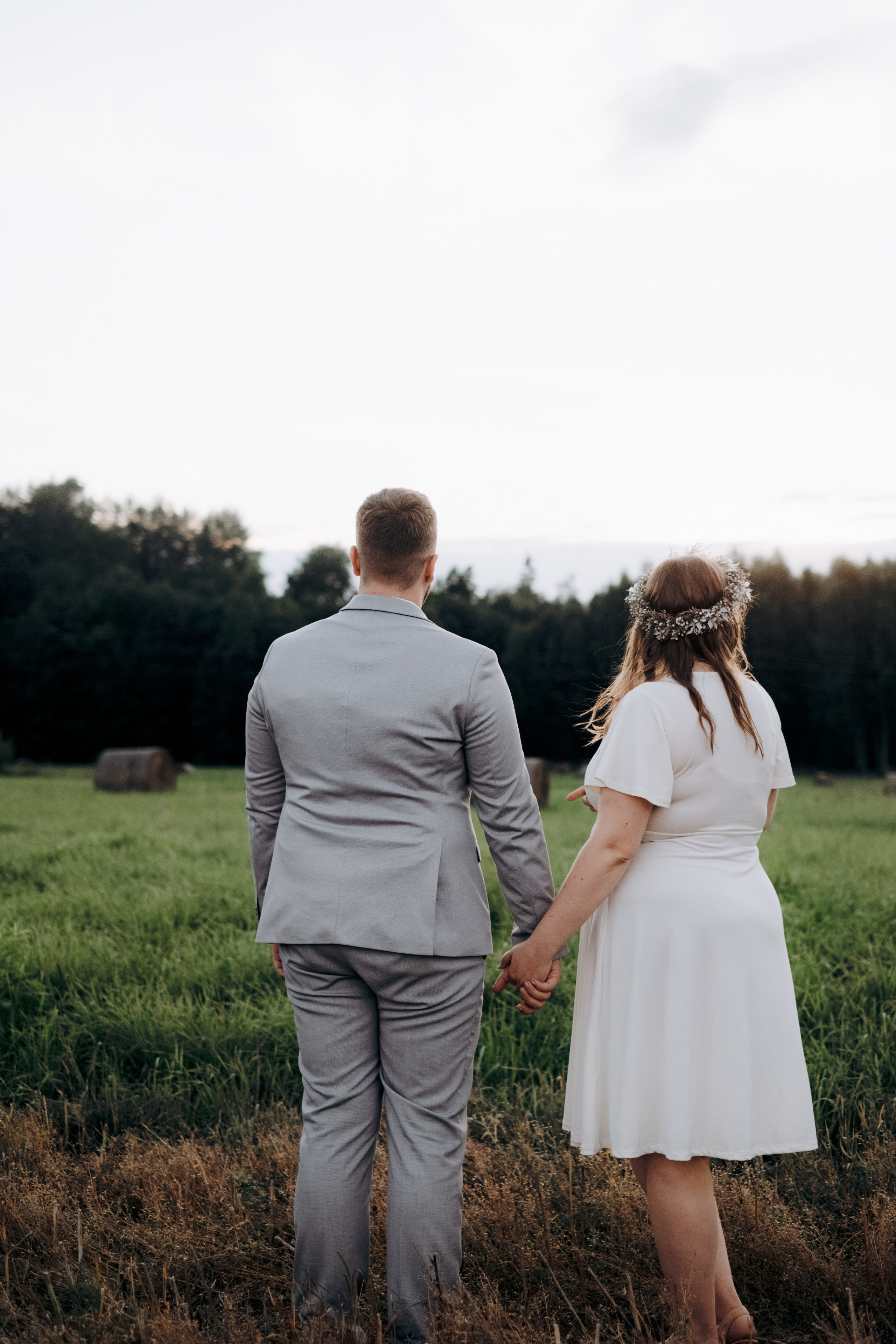 Kāzu foto stāsts Valmierā - Viesu nams Siltumnīca | Madara un Gvido. Kāzu × Ģimenes notikumu fotografs Edgars Kalniņš