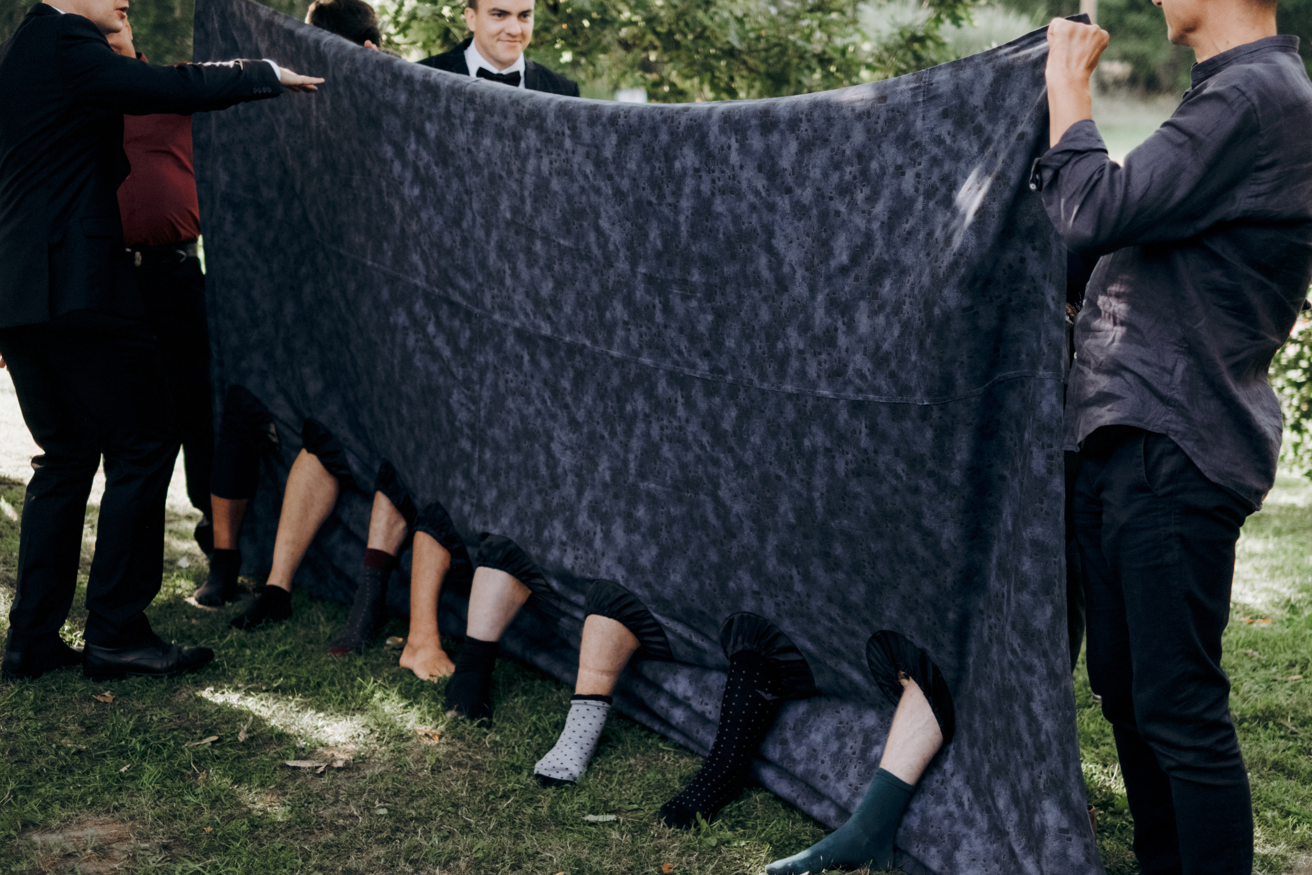 Kāzu foto stāsts Valmierā - Viesu nams Siltumnīca | Madara un Gvido. Kāzu × Ģimenes notikumu fotografs Edgars Kalniņš