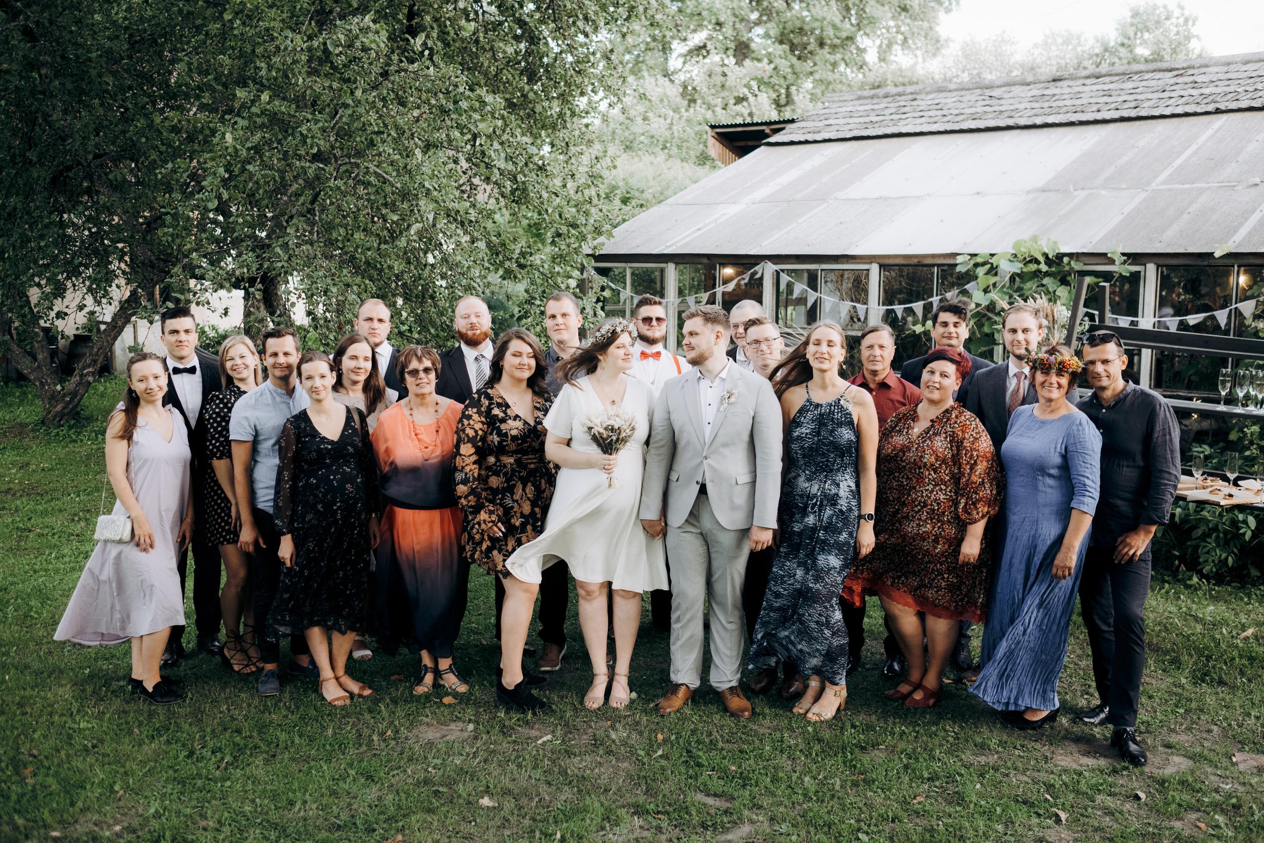 Kāzu foto stāsts Valmierā - Viesu nams Siltumnīca | Madara un Gvido. Kāzu × Ģimenes notikumu fotografs Edgars Kalniņš