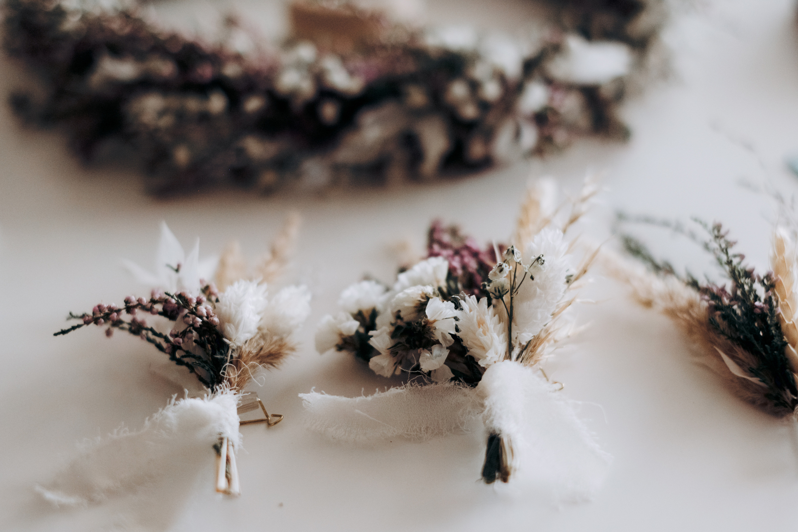 Kāzu foto stāsts Valmierā - Viesu nams Siltumnīca | Madara un Gvido. Kāzu × Ģimenes notikumu fotografs Edgars Kalniņš