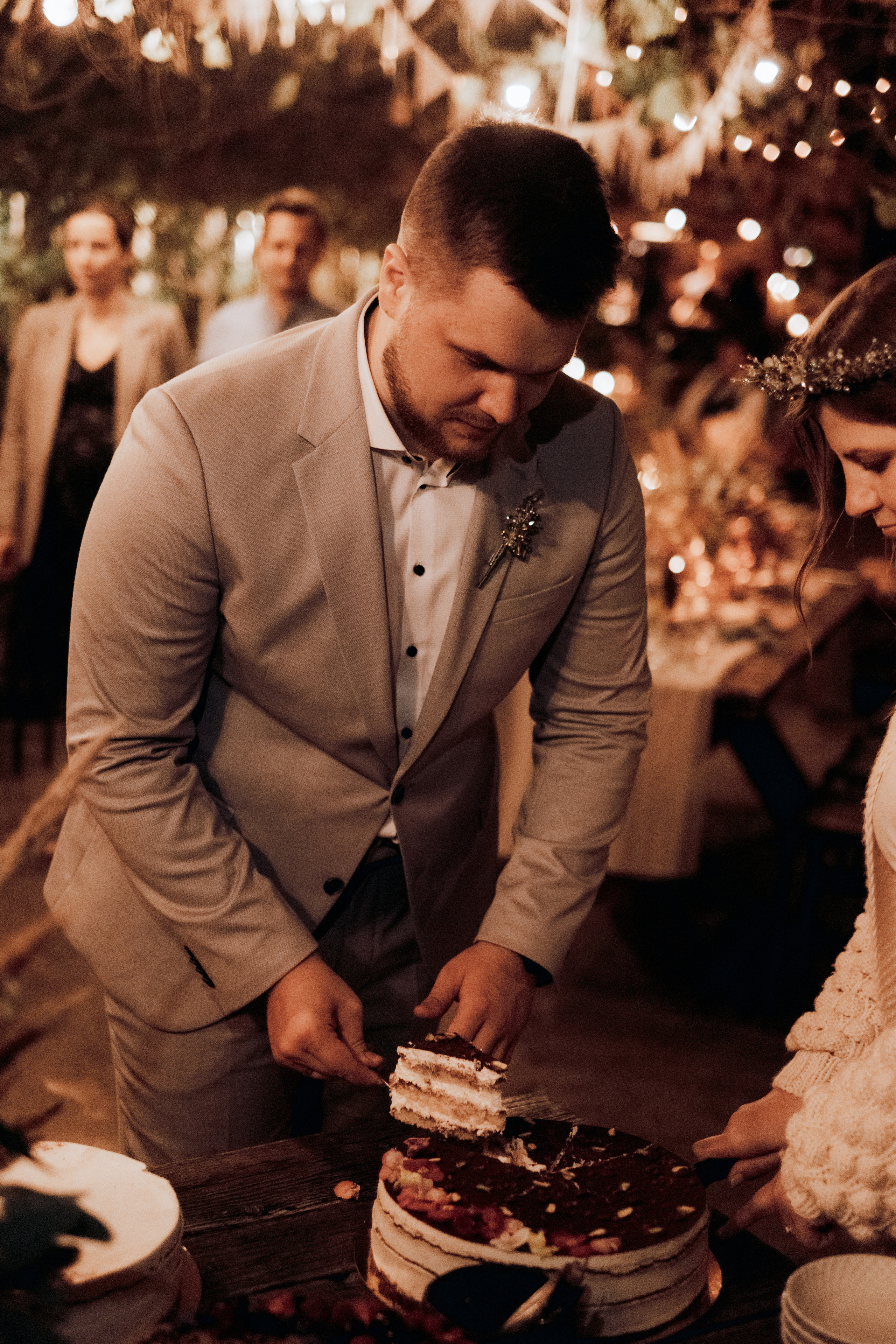 Kāzu foto stāsts Valmierā - Viesu nams Siltumnīca | Madara un Gvido. Kāzu × Ģimenes notikumu fotografs Edgars Kalniņš