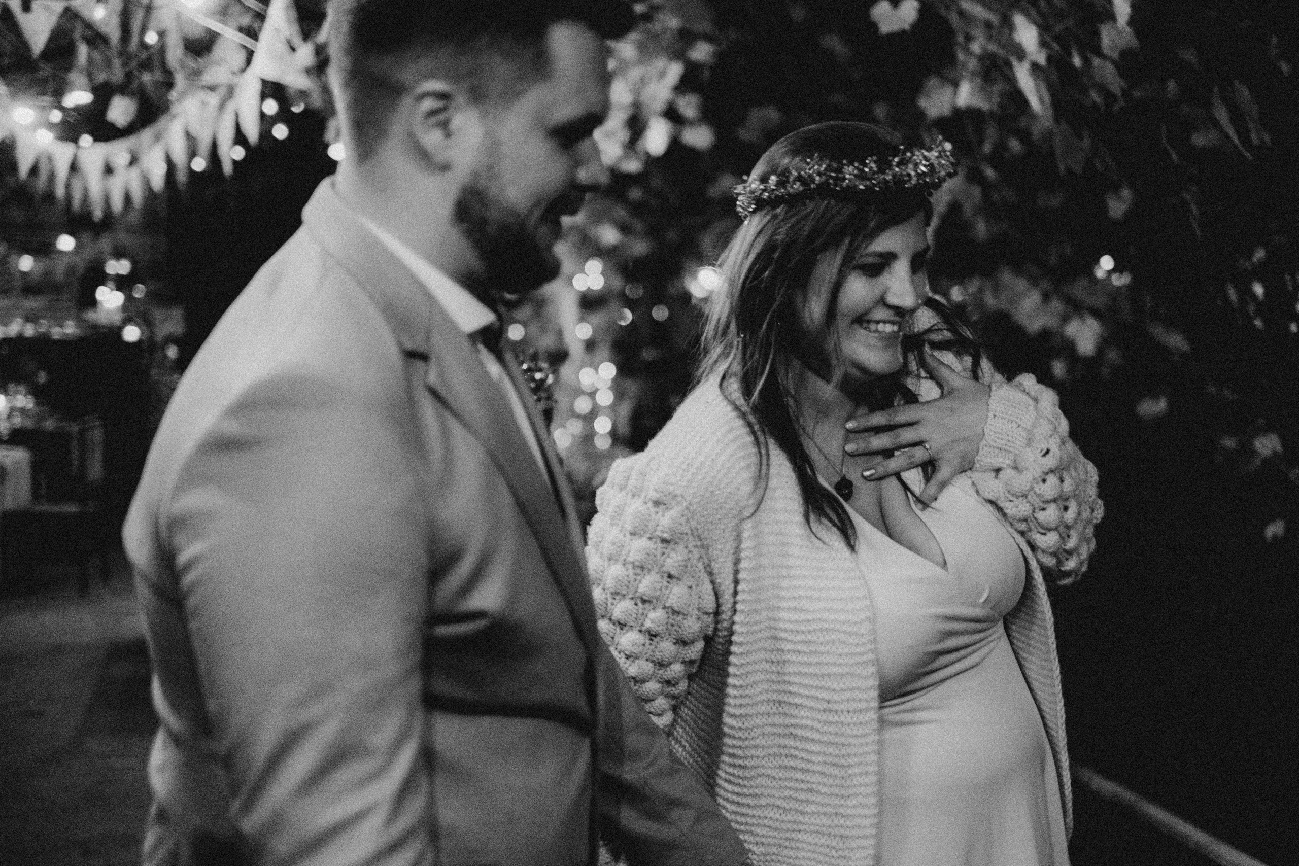 Kāzu foto stāsts Valmierā - Viesu nams Siltumnīca | Madara un Gvido. Kāzu × Ģimenes notikumu fotografs Edgars Kalniņš