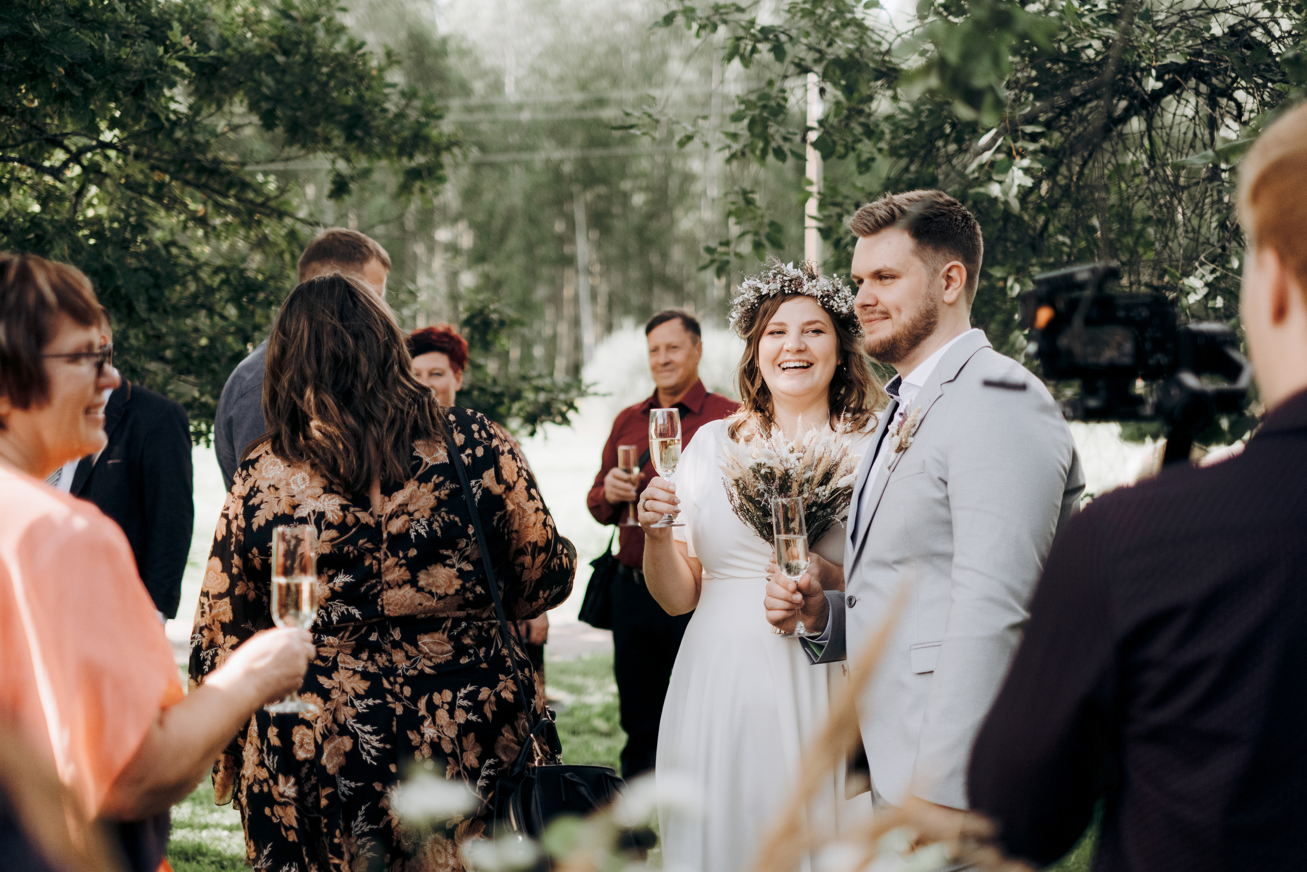 Kāzu foto stāsts Valmierā - Viesu nams Siltumnīca | Madara un Gvido. Kāzu × Ģimenes notikumu fotografs Edgars Kalniņš