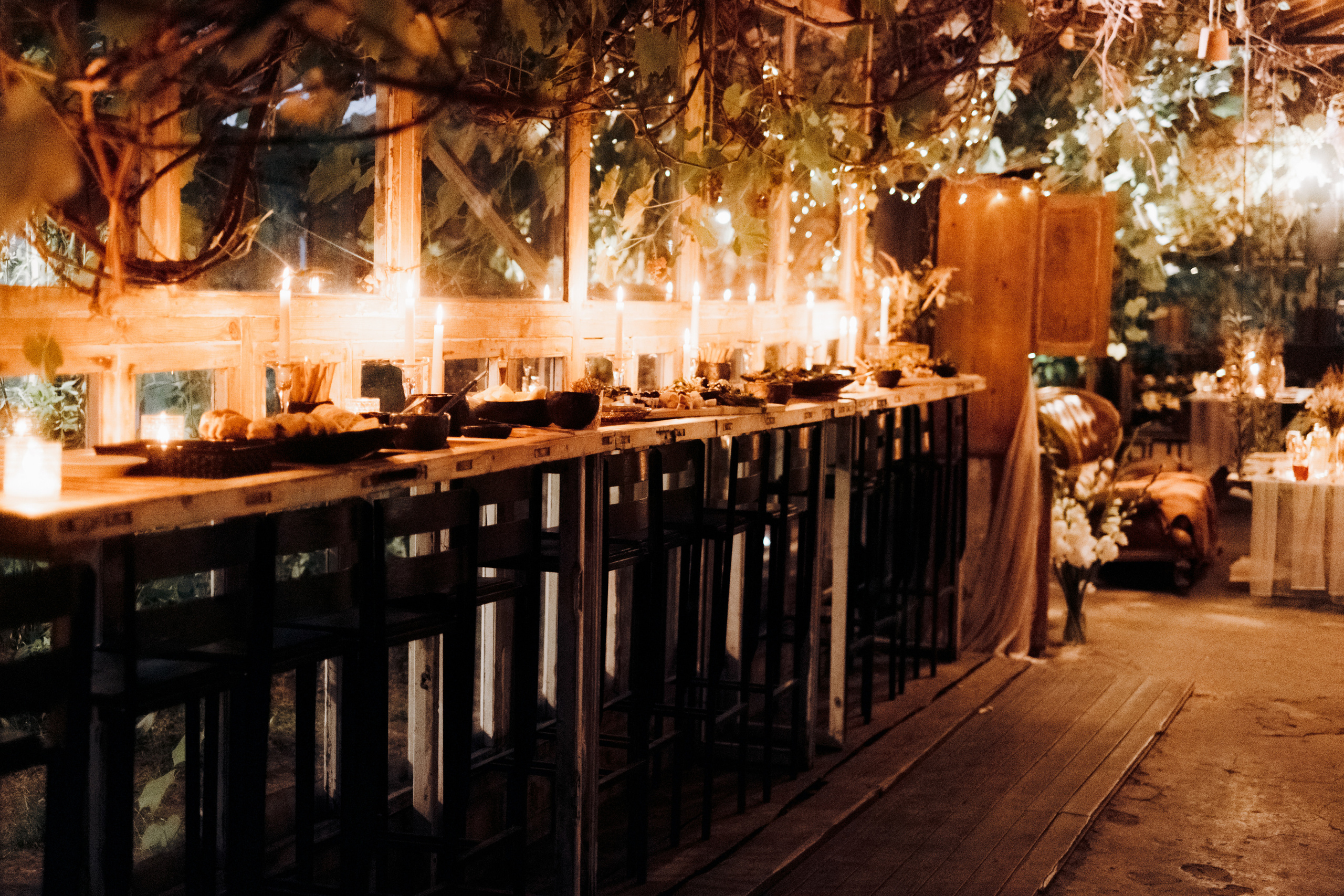 Kāzu foto stāsts Valmierā - Viesu nams Siltumnīca | Madara un Gvido. Kāzu × Ģimenes notikumu fotografs Edgars Kalniņš