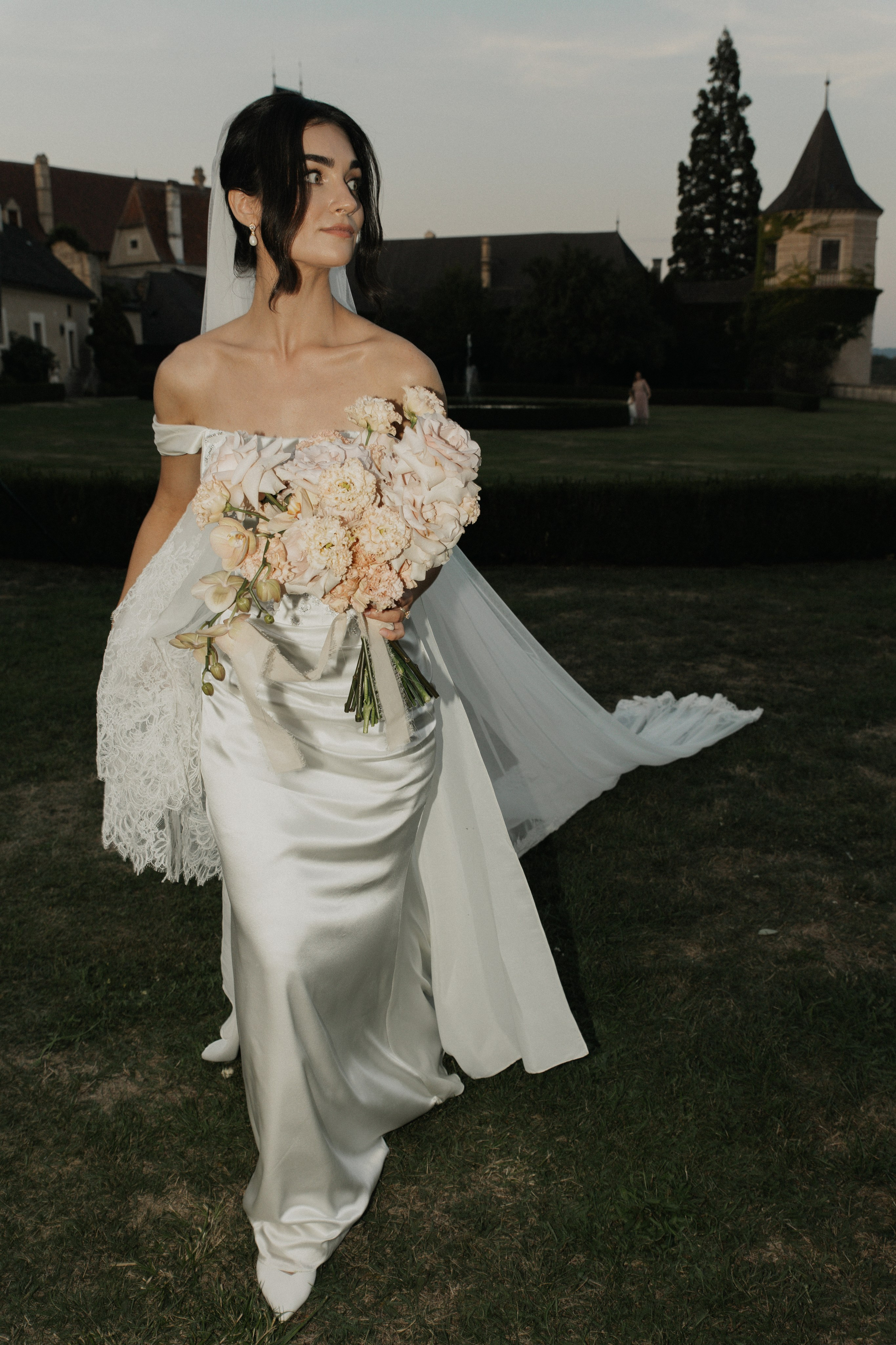 Elegant Castle Wedding in Austria | Alwin & Ruth’s Fairytale Celebration. Wedding photographer and videographer based in Timisoara, Romania