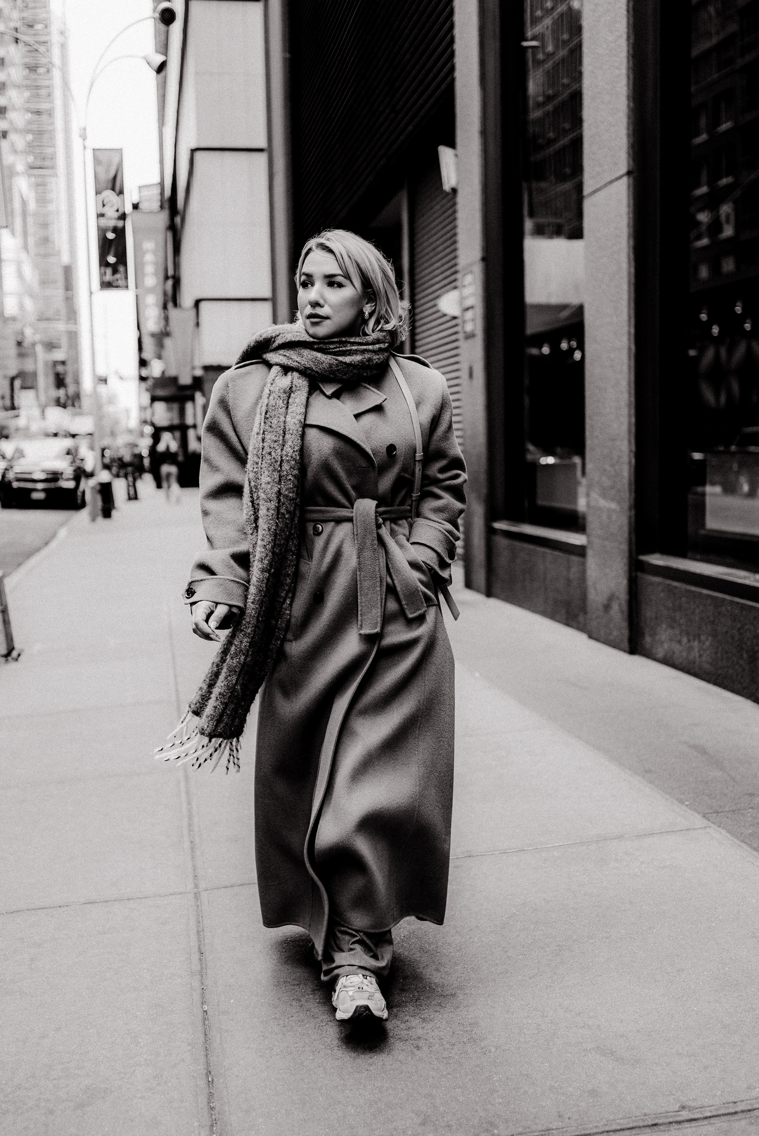 Manhattan Photo Sessions: Your Ultimate Guide to Capturing the Magic of NYC. Videographer and photographer in New York // MAKAROV.VIDEO