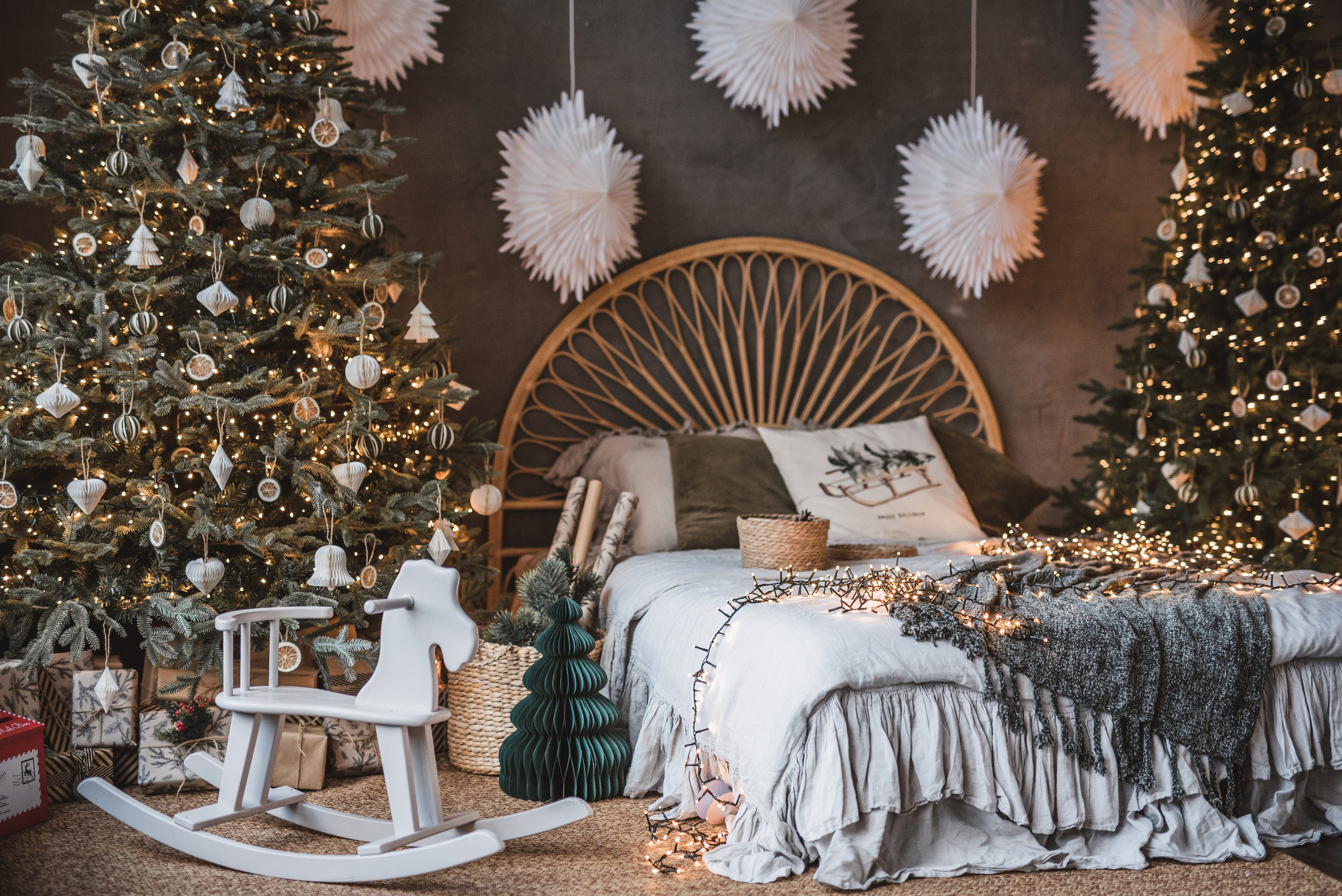 Fotostudijas Ziemassvētku Dekors – Maģiska svētku fotosesijas atmosfēra Rīgā. Fotostudija VEF Rīga