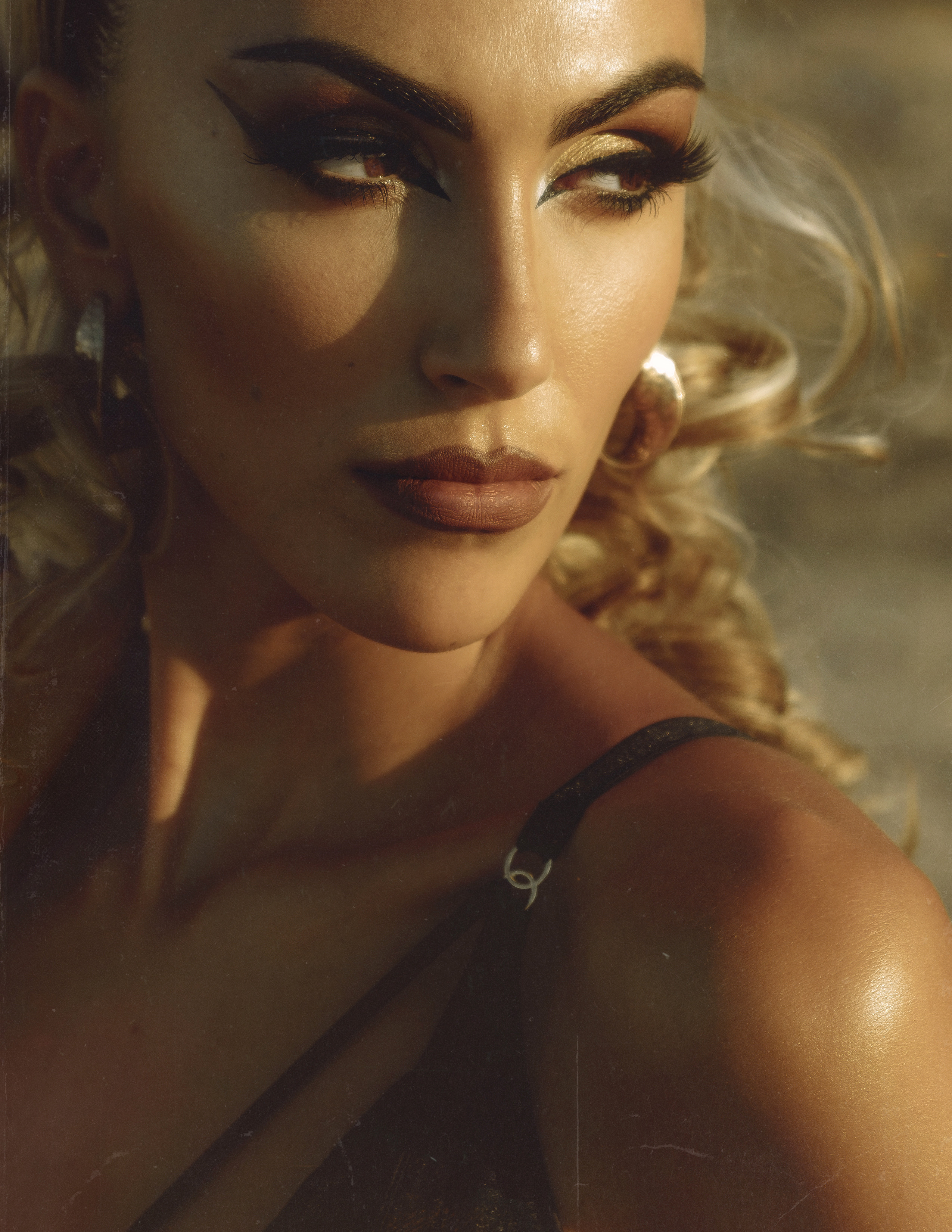 Гламурный портрет на закате: Стильная фотосессия Shannon Vassallo в Торревьехе — Фотограф Андрей Луковников