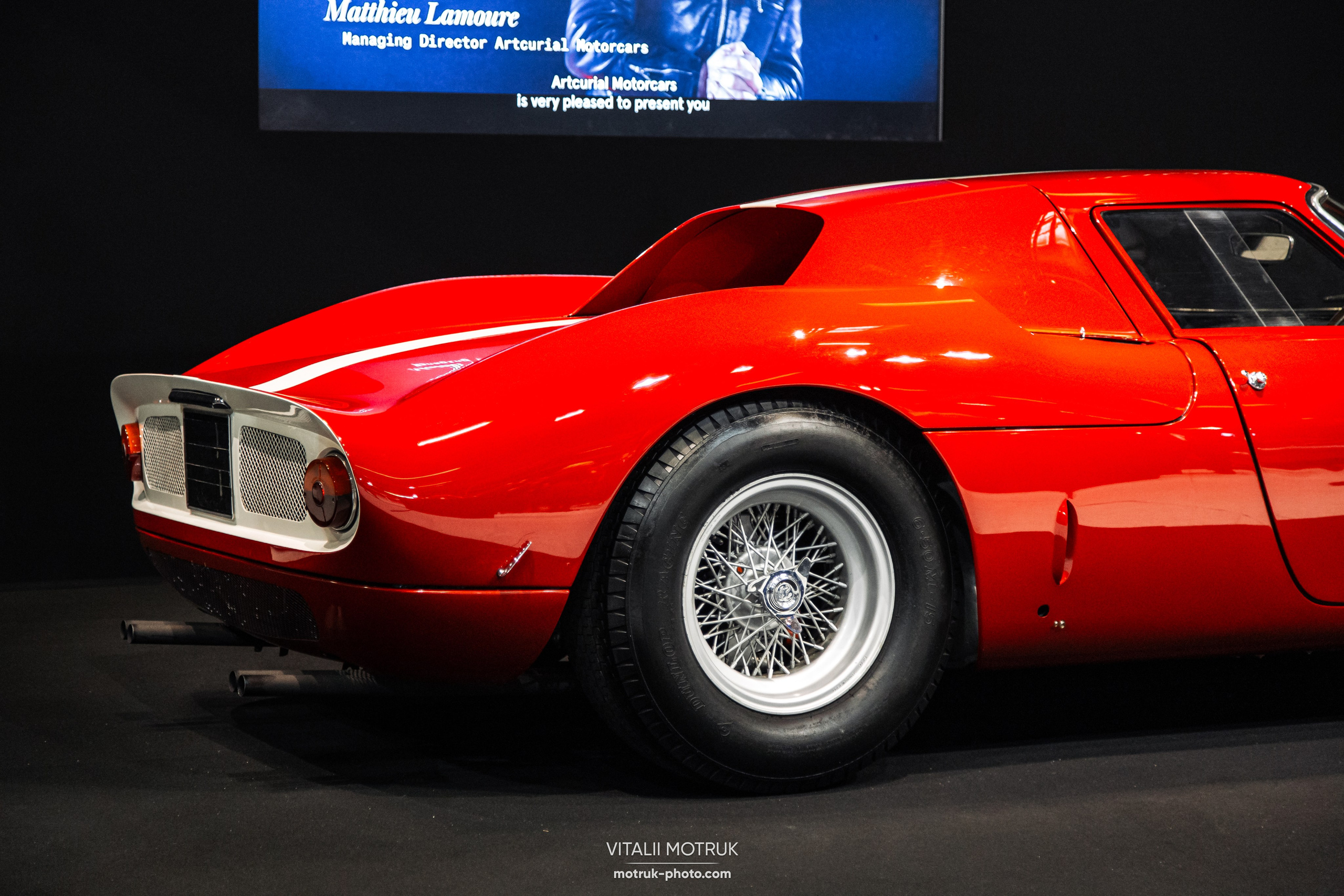 Retromobile 2023. Photographe de voitures à Paris — Vitalii Motruk