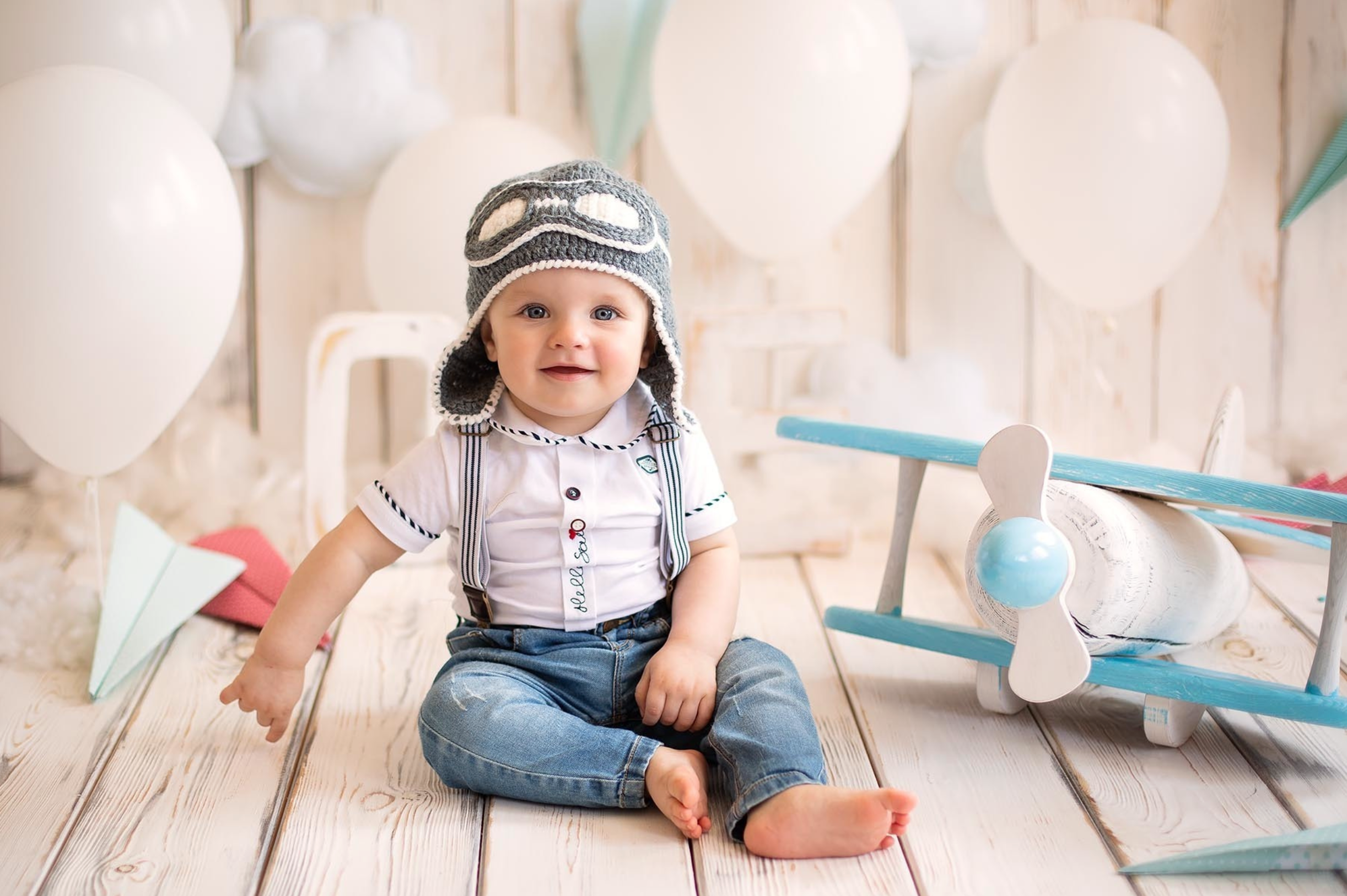 Baby Photographer in Essex | First Year Milestone Portraits by Irene Chaikeen. Irene Chaikeen | Maternity and newborn photoshoot in Essex/London