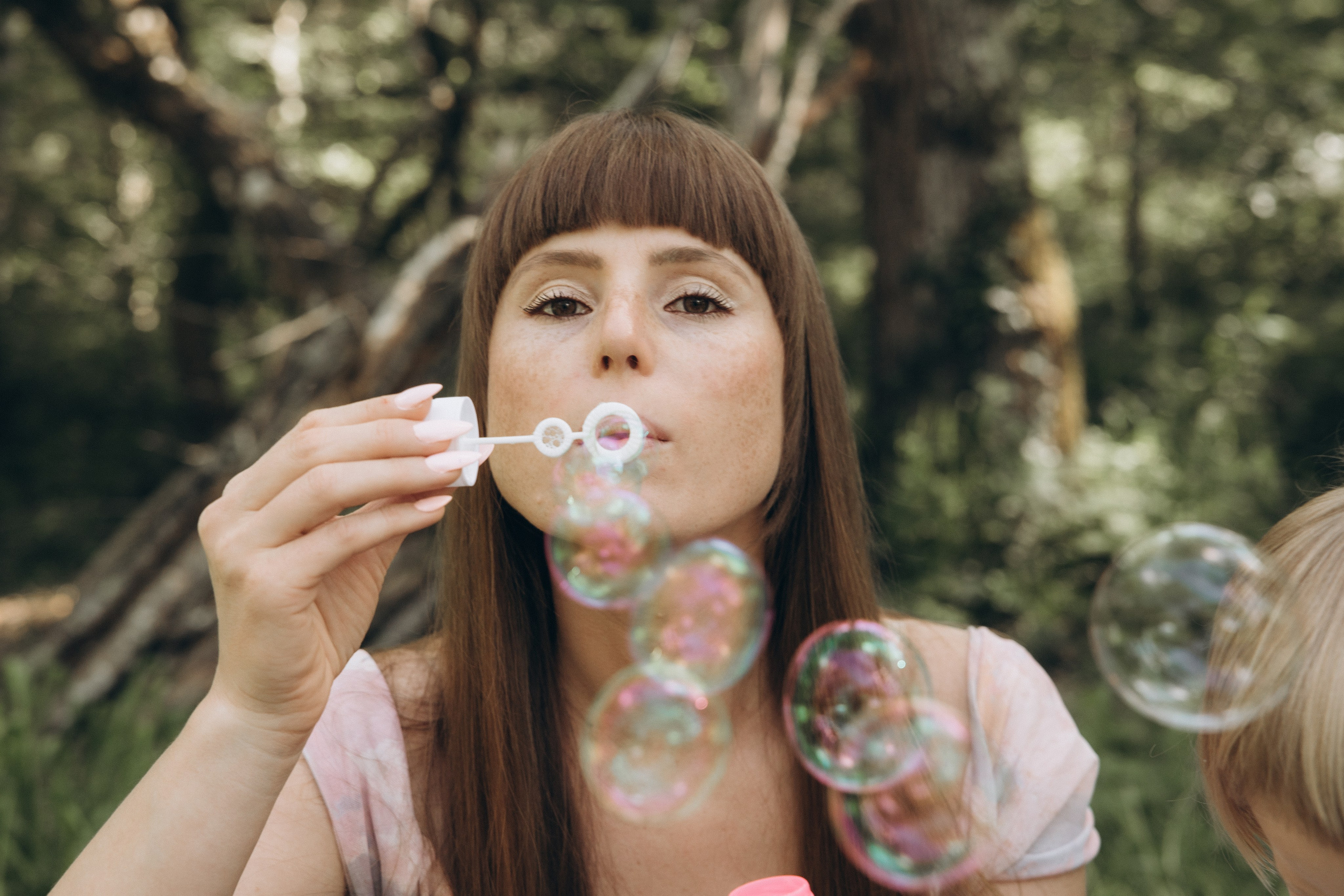 Séance photo en famille Forêt de Bouconne. Eugénie Smirnova — photographe à Toulouse et dans le sud-ouest de la France