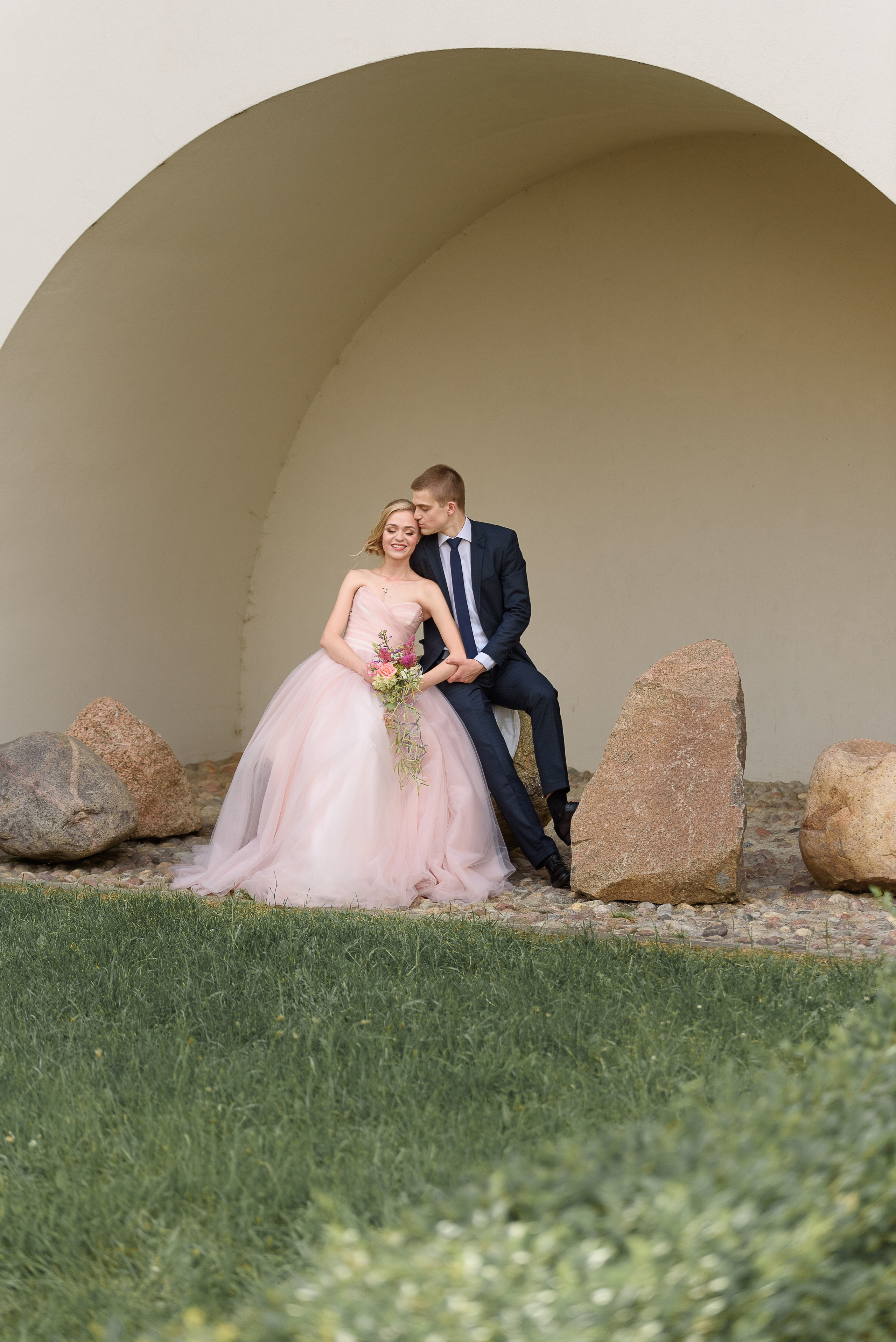 Летняя свадьба с выездной регистрацией. Семейный фотограф и фотограф новорожденных в Вильнюсе Ирина Беленкевич