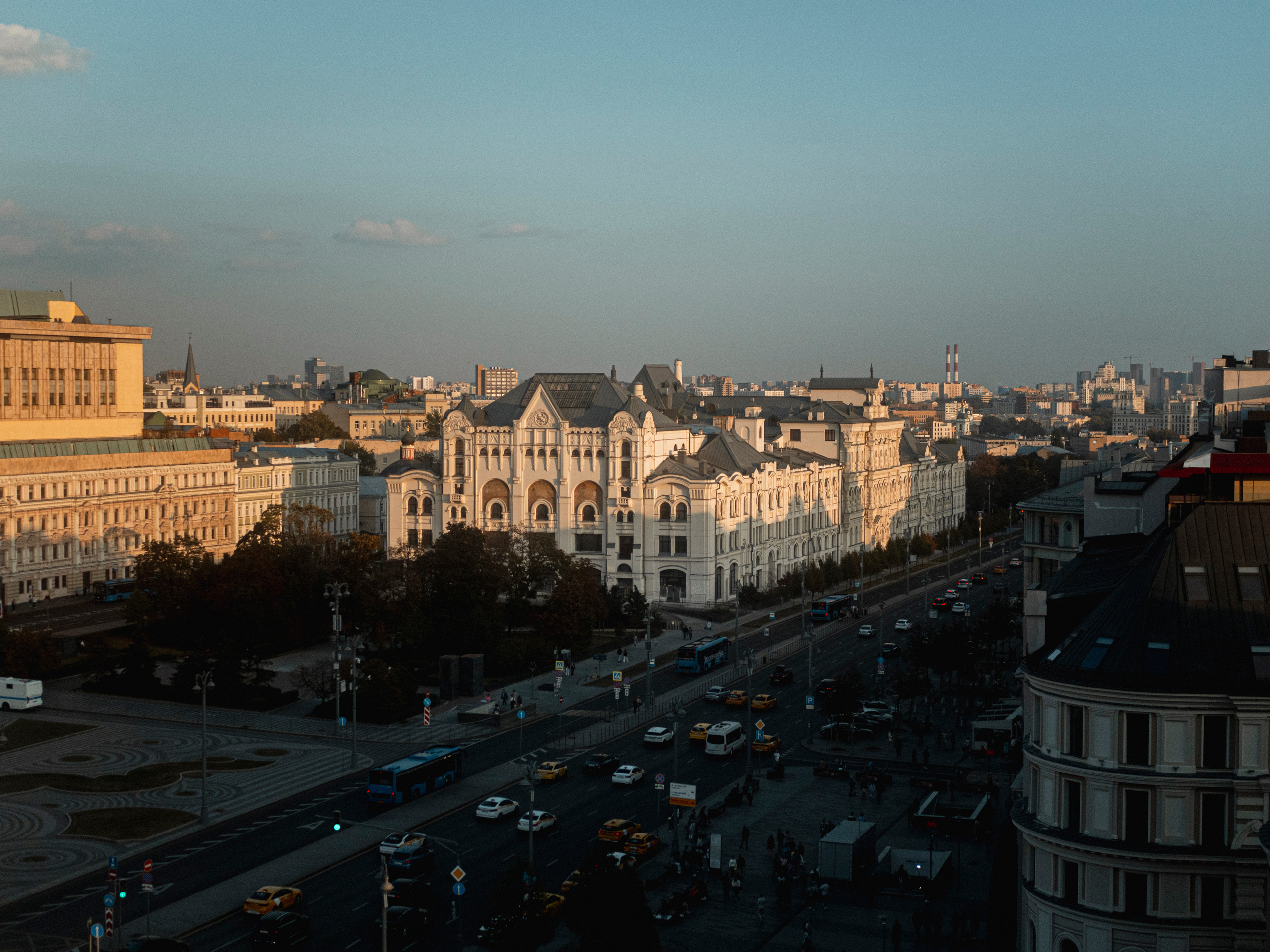 La vue depuis le haut du magasin « Detskiy Mir ». Photographe sur Cote d’Azur. Portraits de familles, couples, enfants, événements