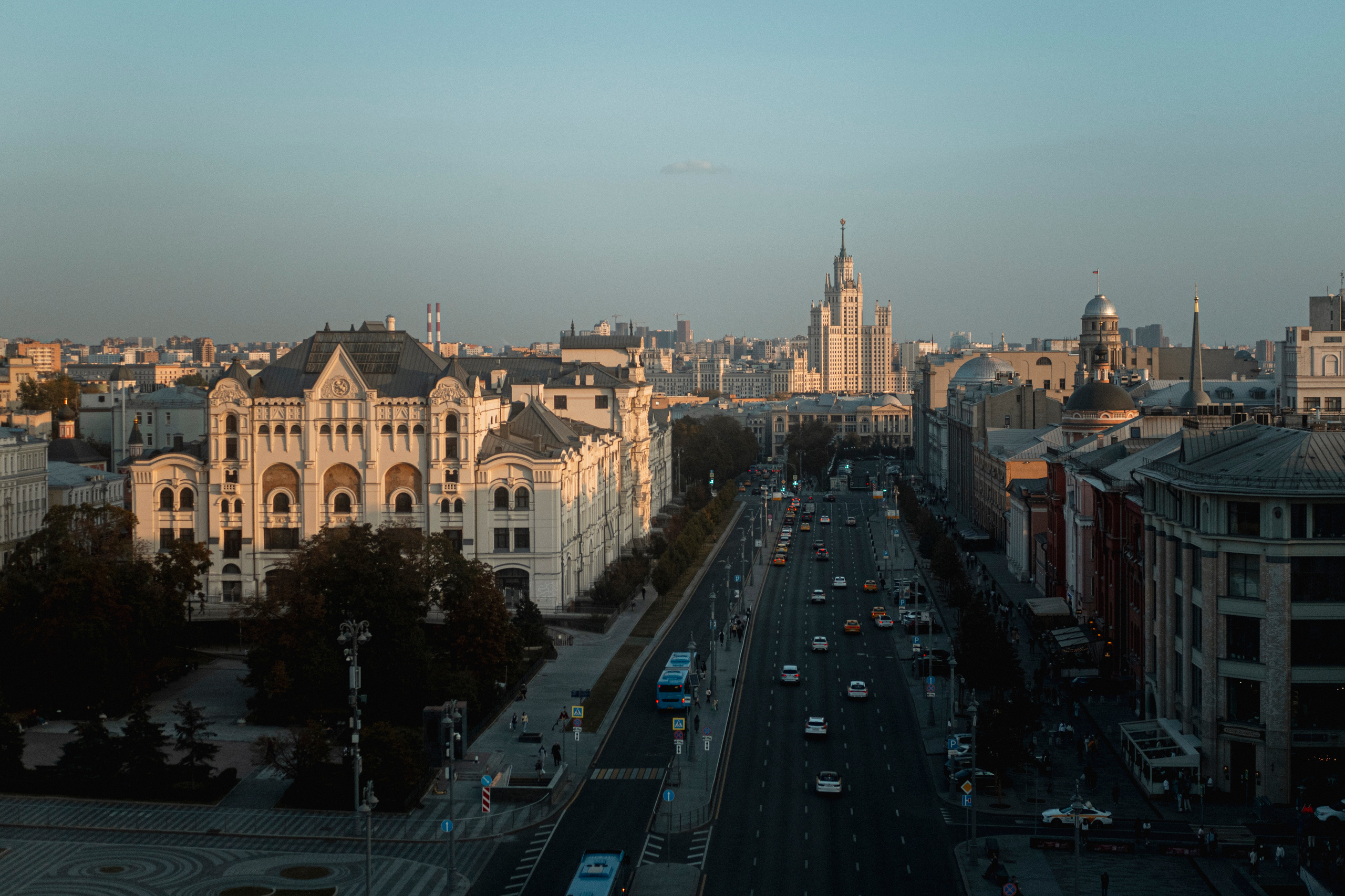 La vue depuis le haut du magasin « Detskiy Mir ». Photographe sur Cote d’Azur. Portraits de familles, couples, enfants, événements