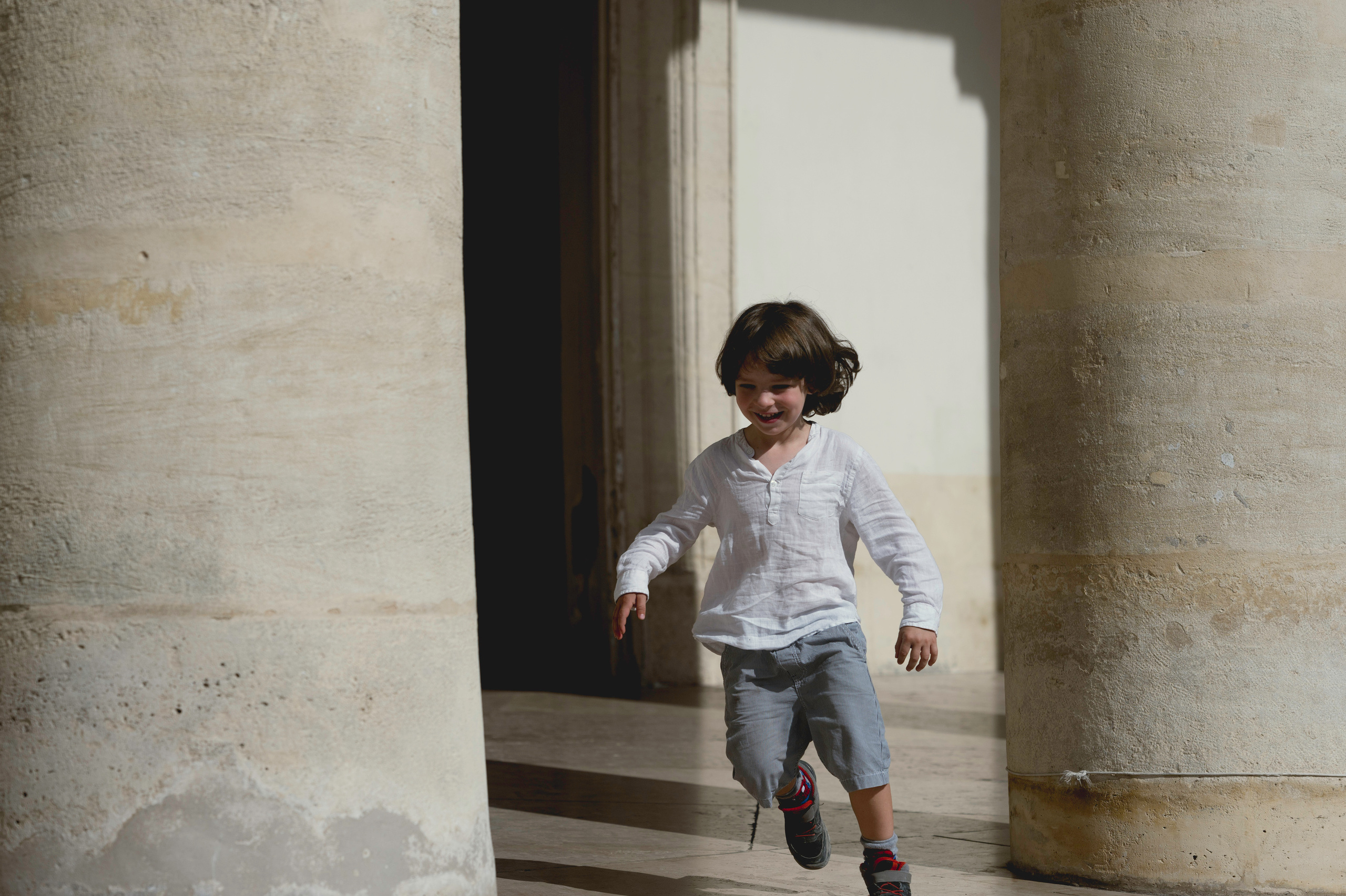 La séance photo professionnelle pour enfants sur la Côte d’Azur. Photographe sur Cote d’Azur. Portraits de familles, couples, enfants, événements