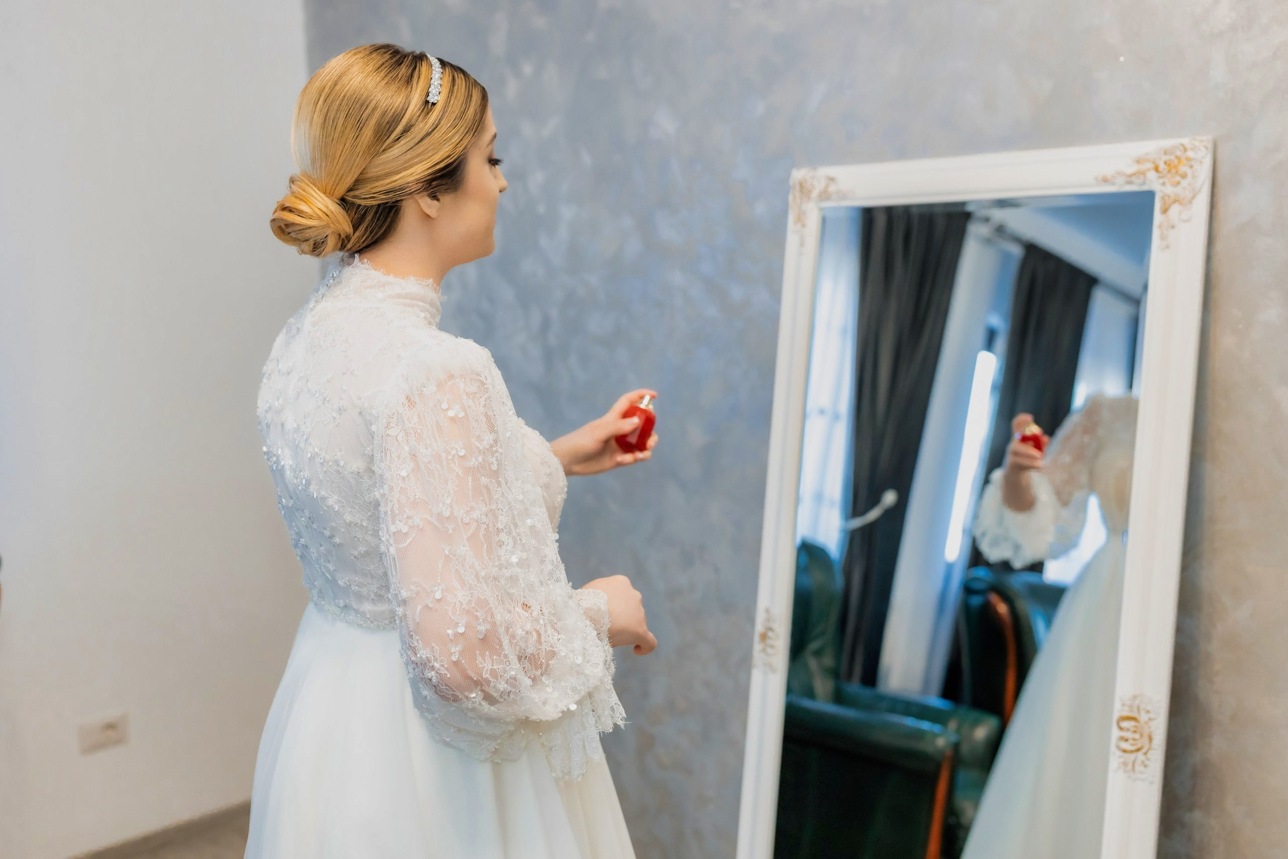 Fotograf nuntă Târgu Neamț – Samuel și Roxana, fotografie autentică realizată de AlinoFotoStudio 2. Fotograf nuntă Iași, Bacău, Suceava și Botoșani – Alin Chirilă surprinzând momente reale de nuntă 3. Fotografie de nuntă cu emoție și credință – AlinoFotoStudio, fotograf povestitor 4. Fotograf profesionist nuntă în Moldova – cadre naturale și pline de emoție 5. Alin Chirilă fotograf nuntă – poveste reală surprinsă prin fotografie 6. Fotograf nuntă cu stil documentar – momente autentice din ziua nunții Pregătiri mireasă acasă – fotografie naturală realizată de Alin Chirilă fotograf nuntă 8. Detalii din ziua nunții – fotograf nuntă Iași și Botoșani, AlinoFotoStudio 9. Emoții din dimineața nunții – fotograf profesionist Moldova 10. Cadre autentice din pregătiri – fotograf nuntă Suceava și Bacău Ceremonie religioasă nuntă – moment emoționant surprins de fotograf Alin Chirilă 12. Nuntă cu valori creștine – fotografie din biserică realizată cu discreție 13. Rugăciune și emoție în ziua nunții – fotograf nuntă Târgu Neamț 14. Legământ în fața lui Dumnezeu – fotografie de nuntă autentică 15. Fotograf nuntă biserică – momente sincere și pline de semnificație Petrecere de nuntă – cadre naturale realizate de AlinoFotoStudio 17. Bucurie și dans la nuntă – fotograf nuntă Iași și împrejurimi 18. Momente autentice de la restaurant – fotograf nuntă Bacău Suceava 19. Atmosferă de nuntă surprinsă discret – Alin Chirilă fotograf -AlinoFotoStudio – fotograf nuntă cu abordare naturală și emoțională 21. Alin Chirilă fotograf – povestitor prin fotografie de nuntă 22. Fotograf nuntă în Moldova – stil documentar și autentic 23. Fotografie de nuntă sinceră și elegantă – AlinoFotoStudio- Fotograf nuntă Iași Bacău Suceava Botoșani – Alin Chirilă AlinoFotoStudio 26. Fotograf nuntă Târgu Neamț și Moldova – fotografie profesională de eveniment 27. Fotograf nuntă cu valori creștine și stil documentar – AlinoFotoStudio - Alin Chirilă – AlinoFotoStudio Fotograf nuntă Iași • Bacău • Suceava • Botoșani - Samuel & Roxana, Târgu Neamț -Momente reale, trăite sincer și păstrate pentru totdeauna.