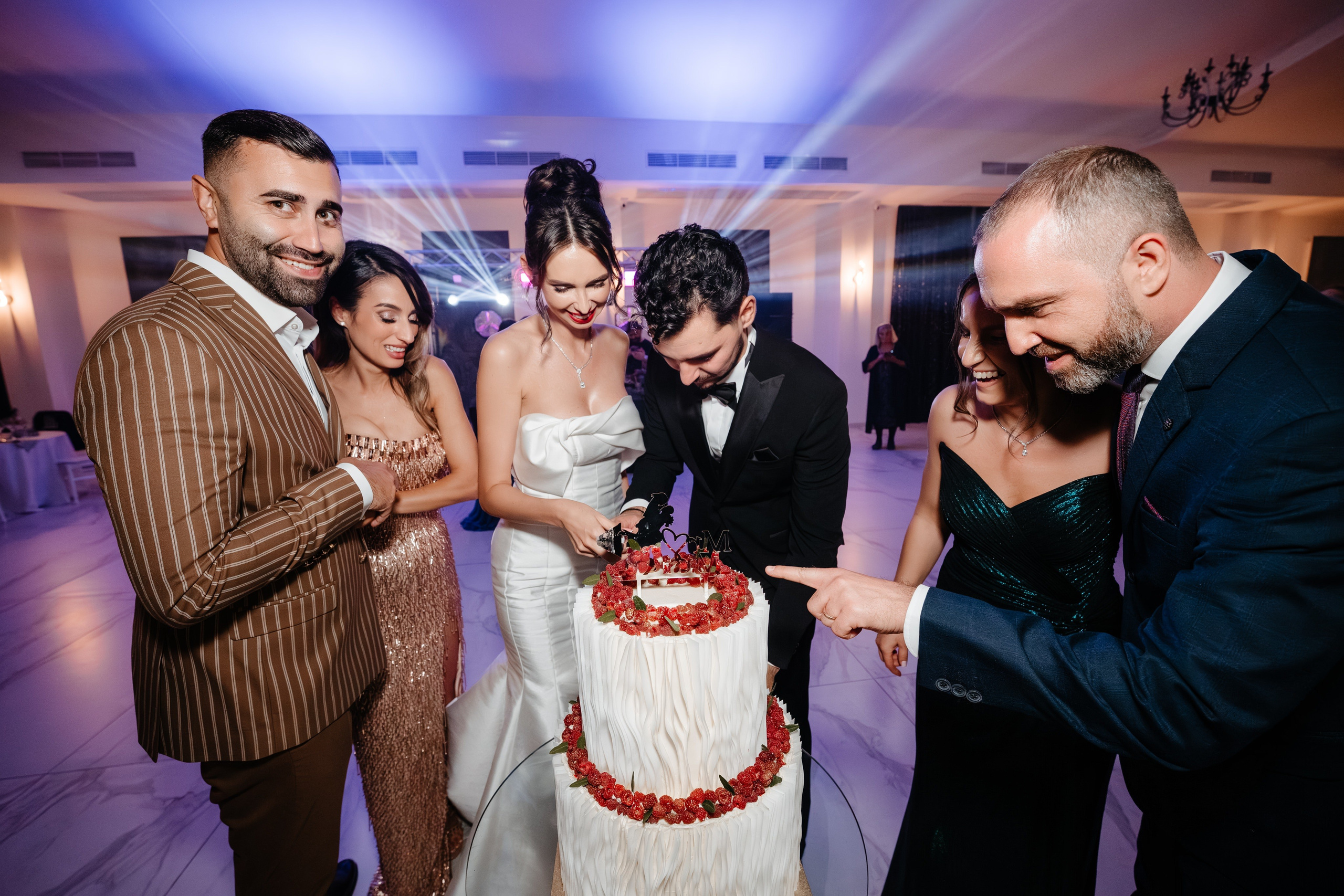 Povestea de nuntă a lui Anca și Dragoș în Bacău | Fotografie de Eveniment. Raw Studio. Fotograful tau de nunta!