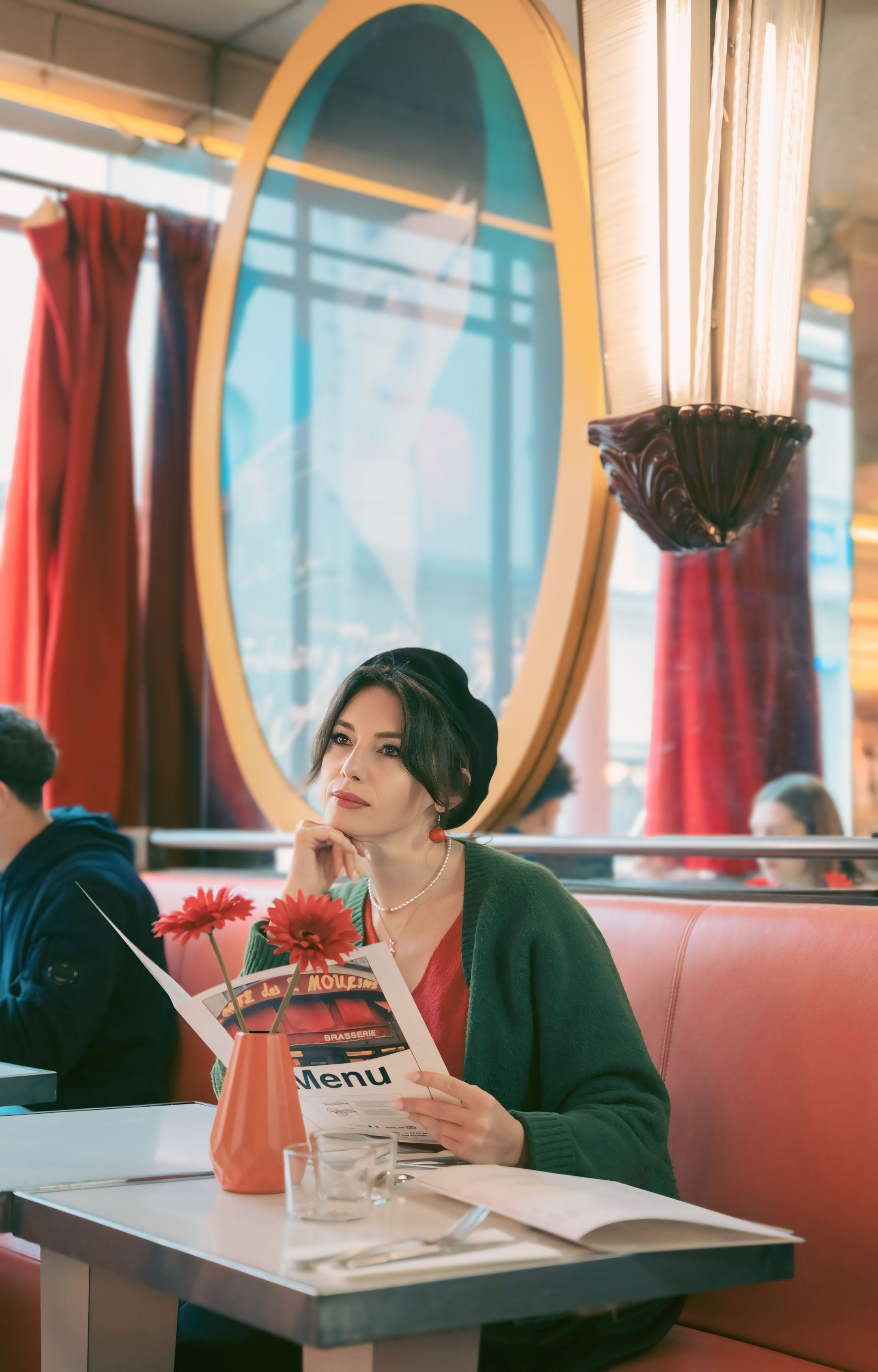 Street photoshoot in Paris. Alina Tagzieva- a photograper in Paris