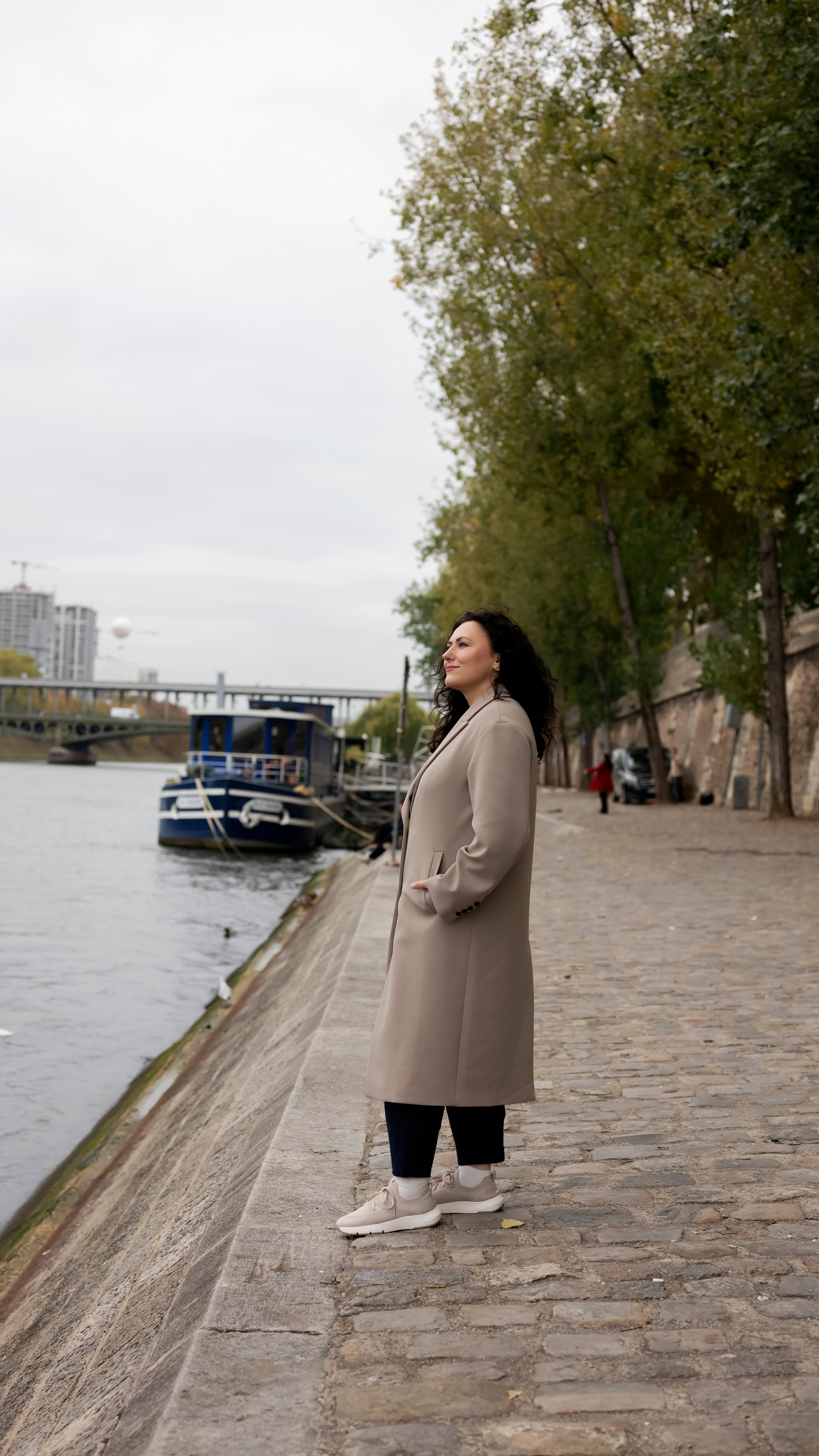 Street photoshoot in Paris. Alina Tagzieva- a photograper in Paris