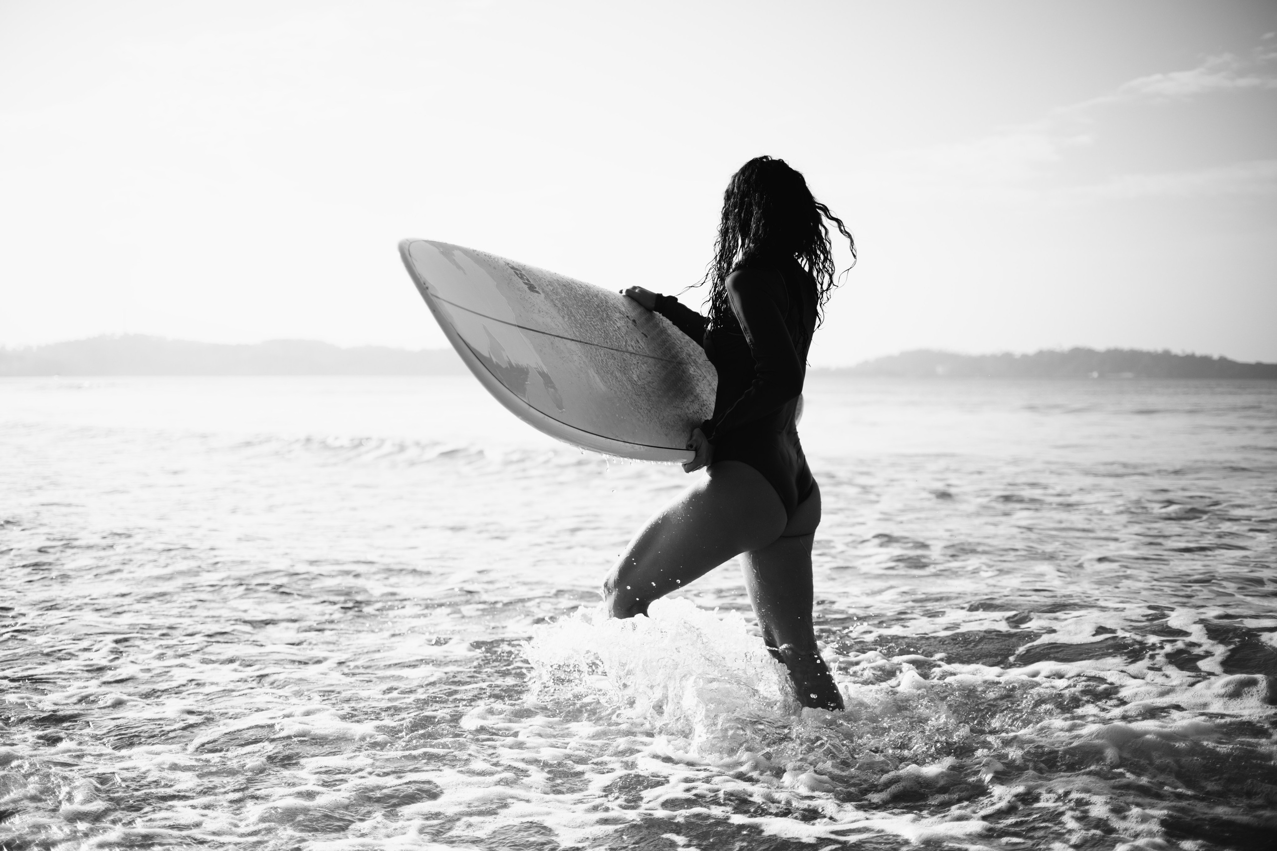 Photoshoot with a surfboard | BW