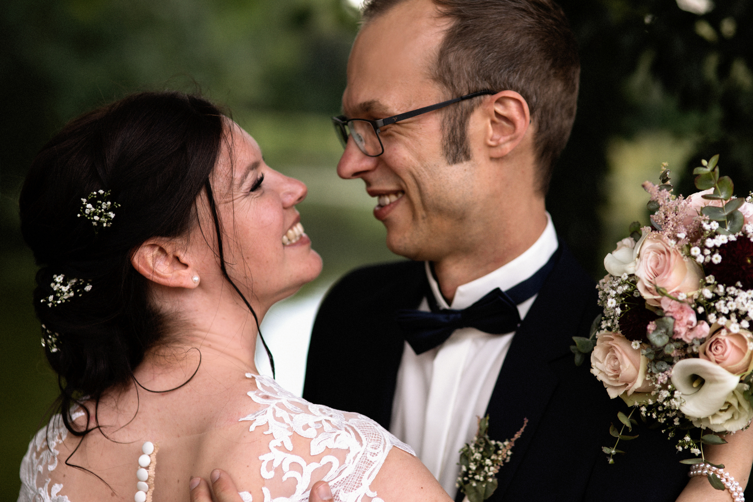 Hochzeitspaar sucht nach einem Fotografen in Osnabrücker Kreis