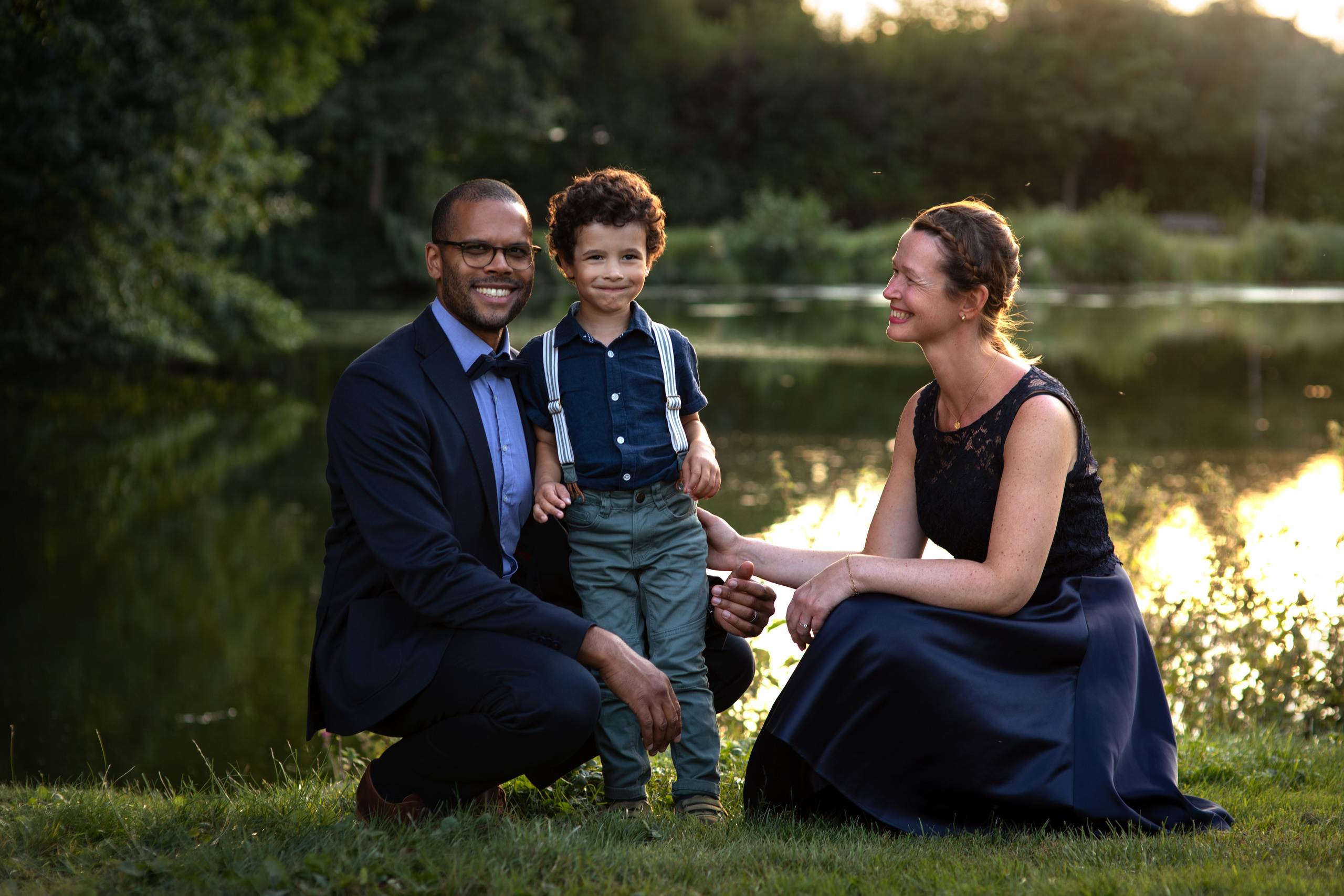 Trauzeugin am See mit ihren Fam Lilie