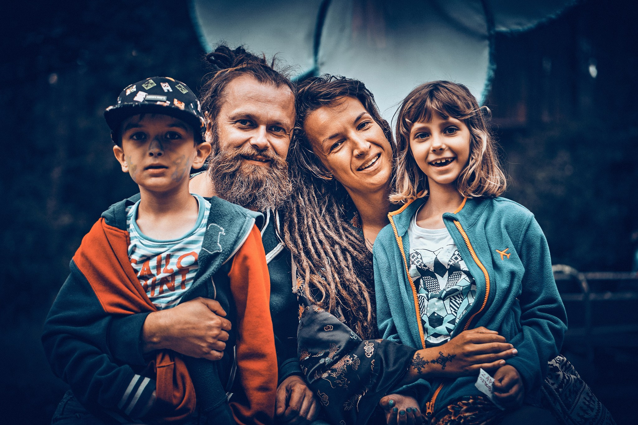 Portrety Ludzi, zrobione na Festiwalach Świadomościowych i Muzycznych: Dharma, ZIELONE KRĘGI, Wibracje, FRUŃ, Organic, Turkusowa Wyspa. Andriej Szypilow - Fotografia & Wideografia