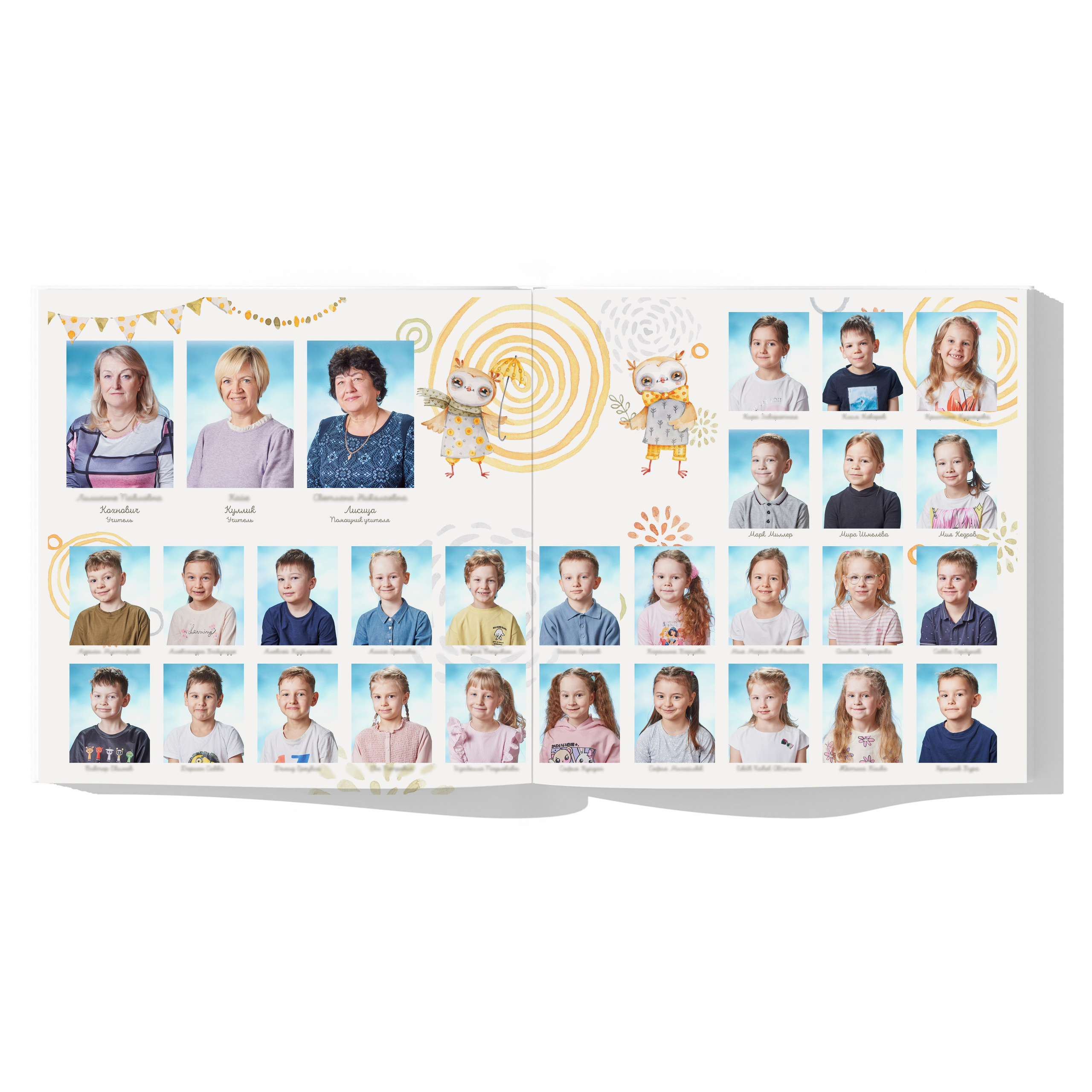 Разворот с фотографиями всех детей и воспитателей с именами.