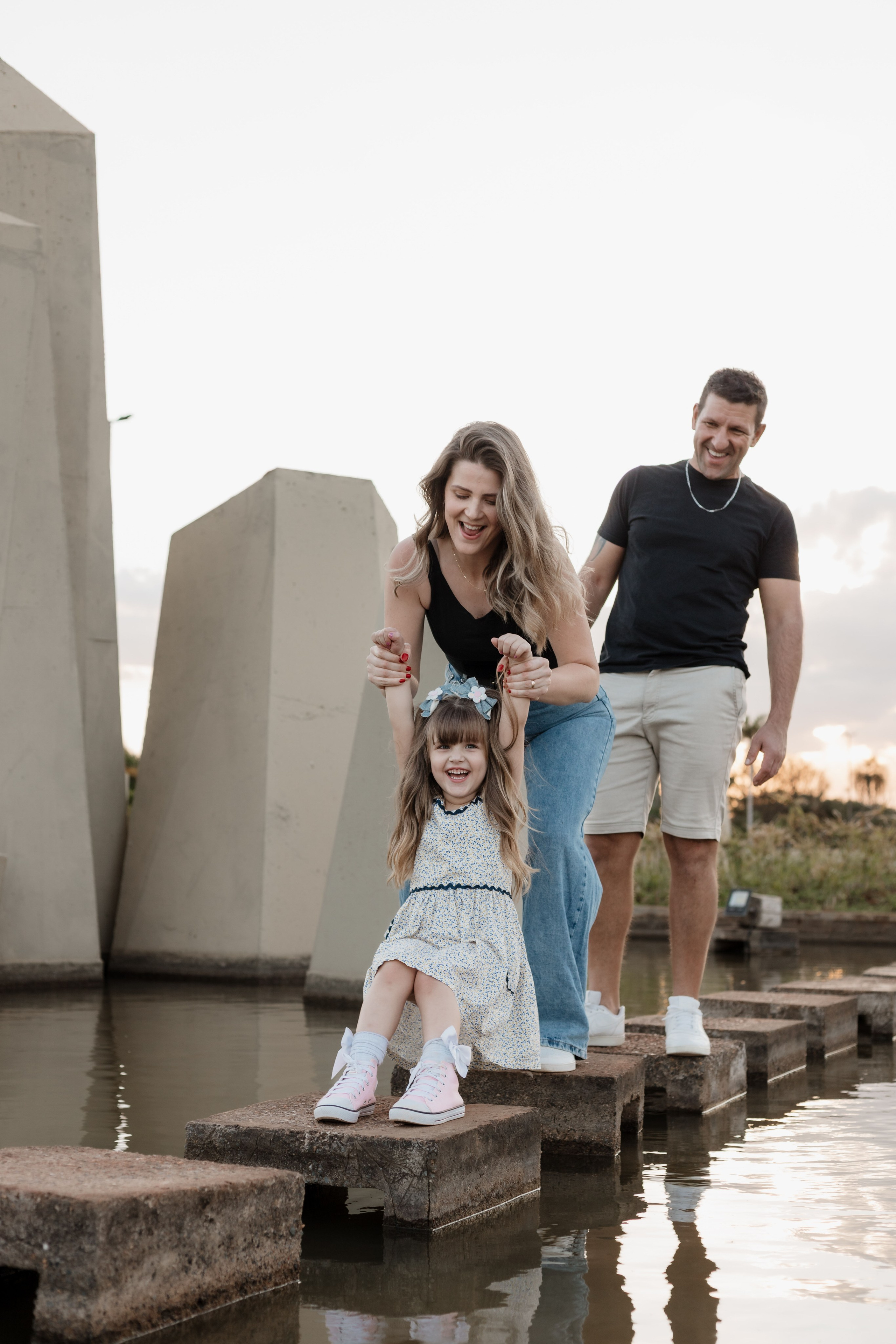 Ensaio fotográfico na Praça dos Cristais com luz do pôr do sol